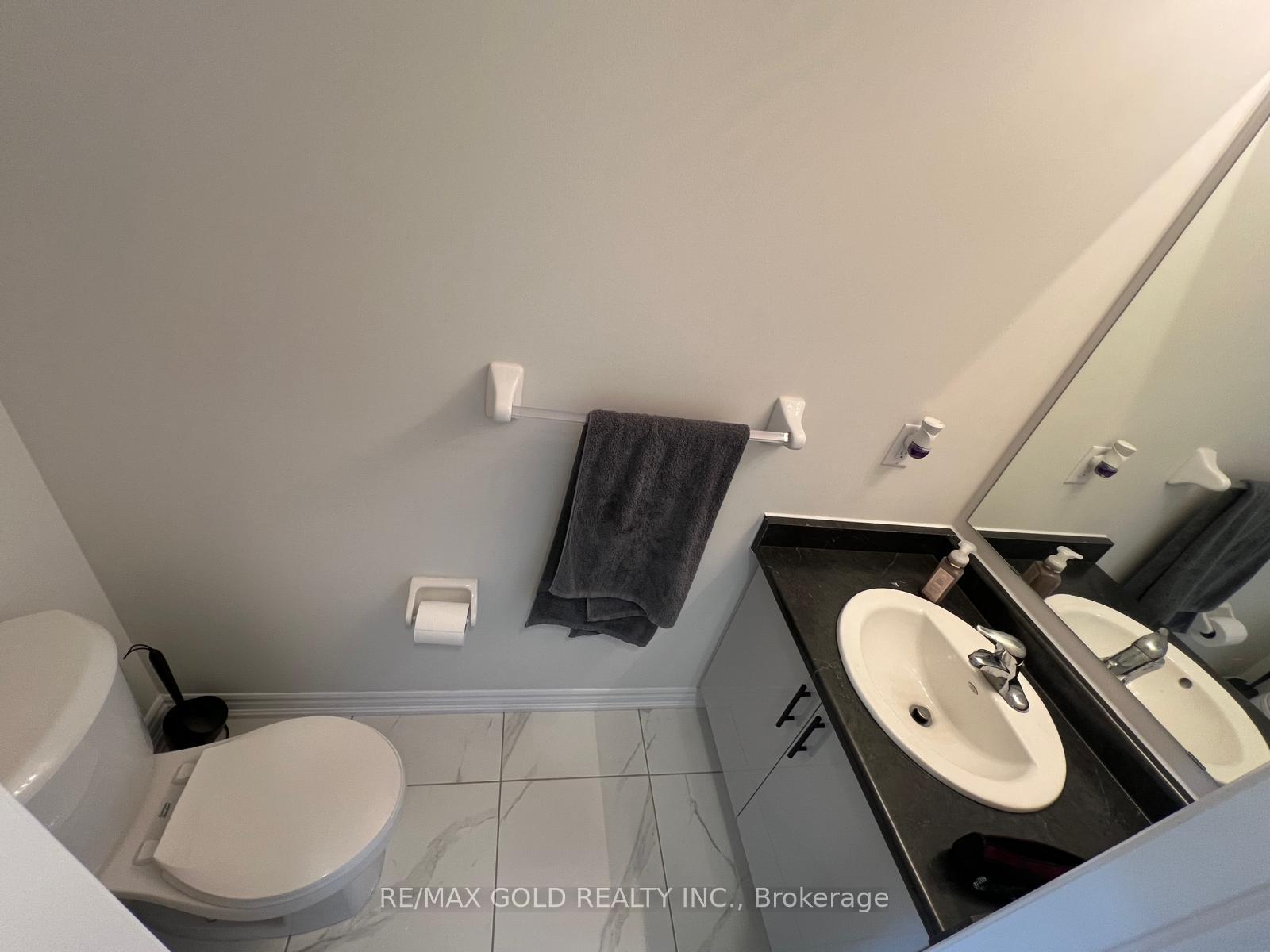 Photo 10 of 26 Durham Avenue, Barrie, Rural Barrie Southeast — HOMEH