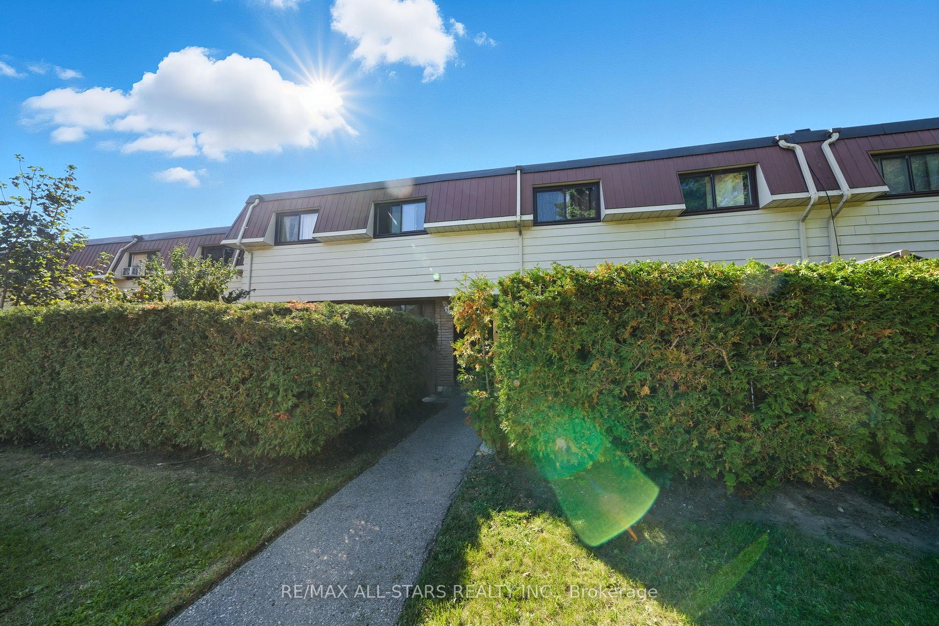Photo 2 of Unit 20, 506 Normandy Street, Oshawa, Central — HOMEH