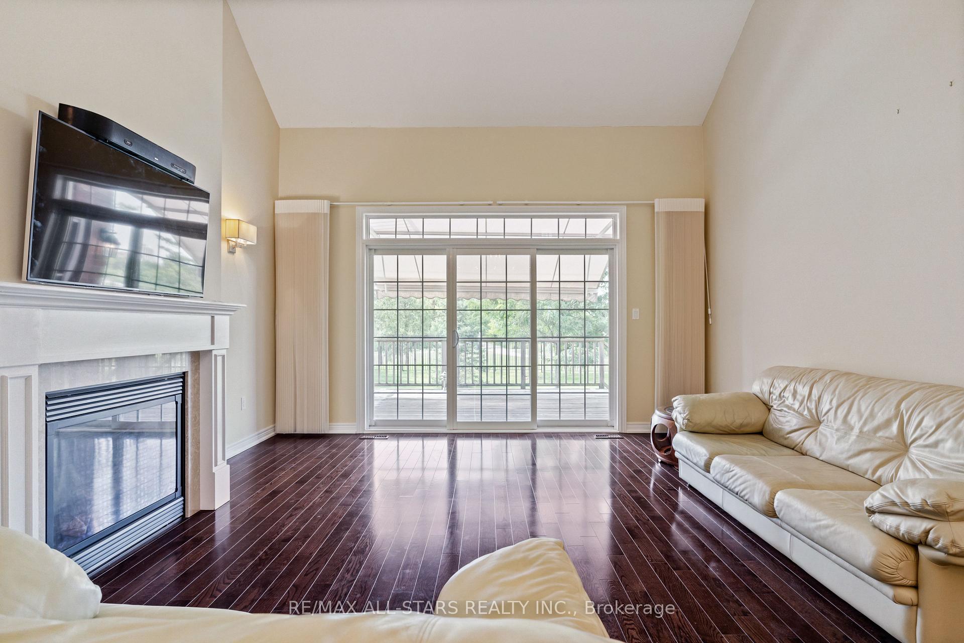 Photo 2 of 114 Lakeside Vista Way, Markham, Greensborough — HOMEH