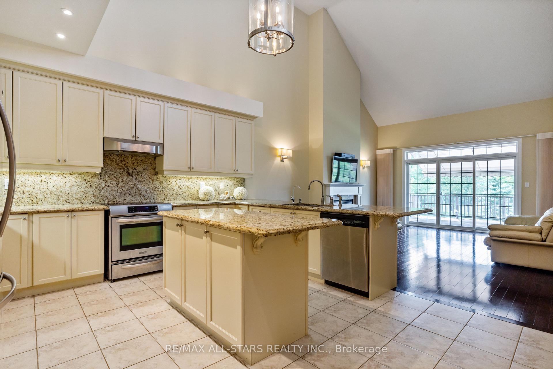Photo 5 of 114 Lakeside Vista Way, Markham, Greensborough — HOMEH