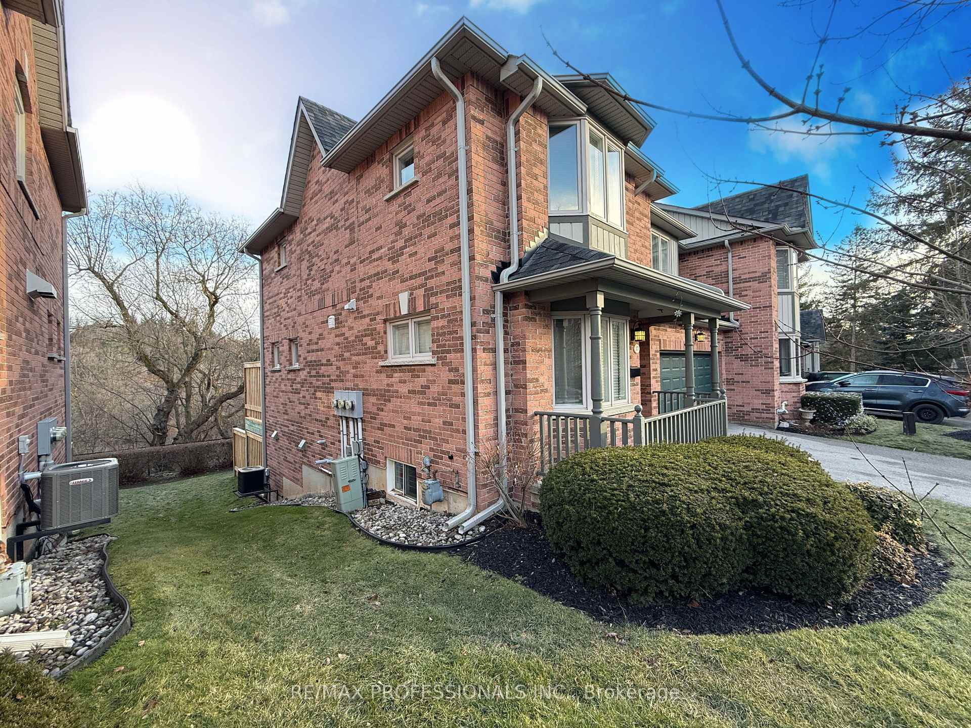 Photo 3 of Unit 17, 76 River Drive, Halton Hills, Georgetown — HOMEH