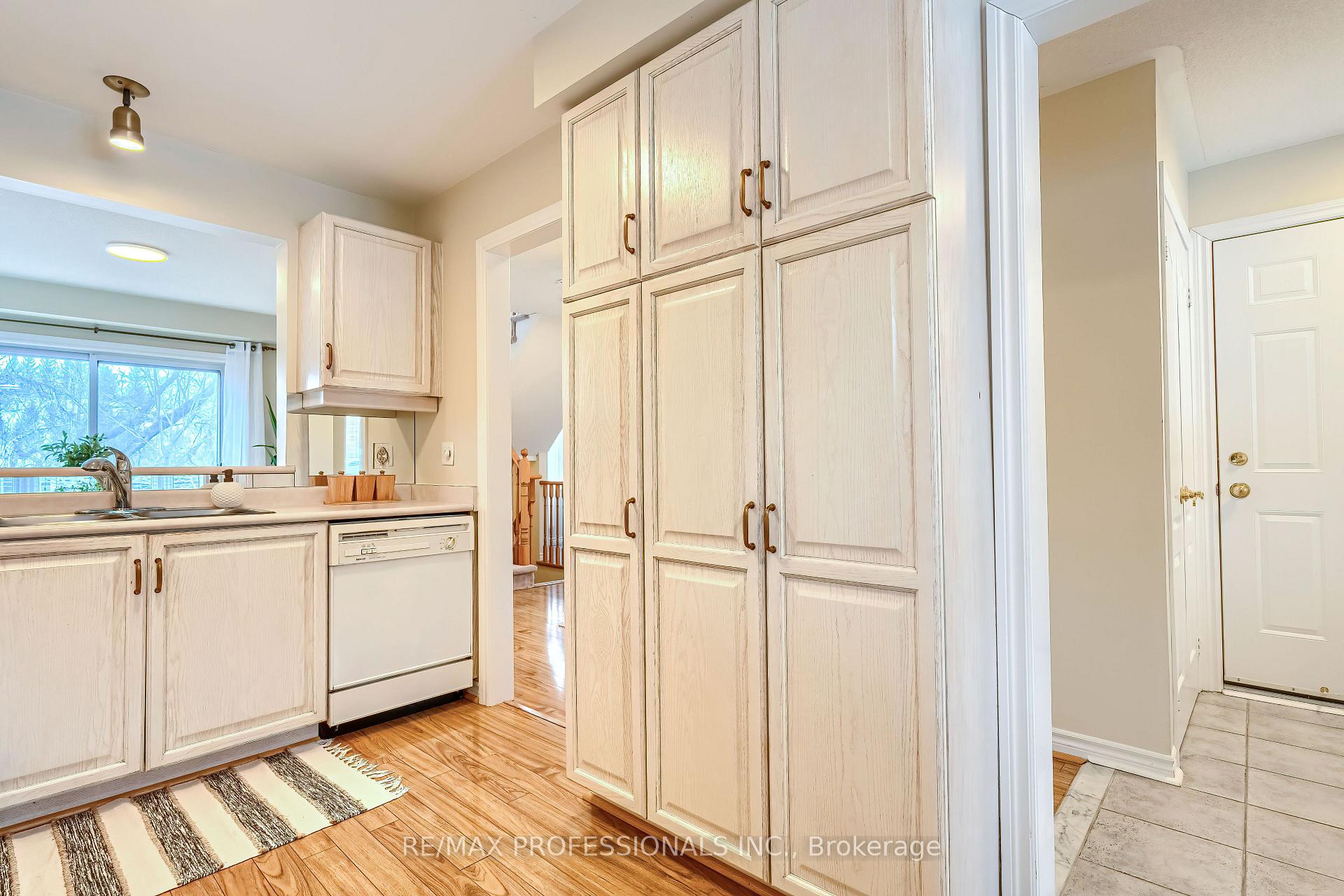 Photo 5 of Unit 17, 76 River Drive, Halton Hills, Georgetown — HOMEH