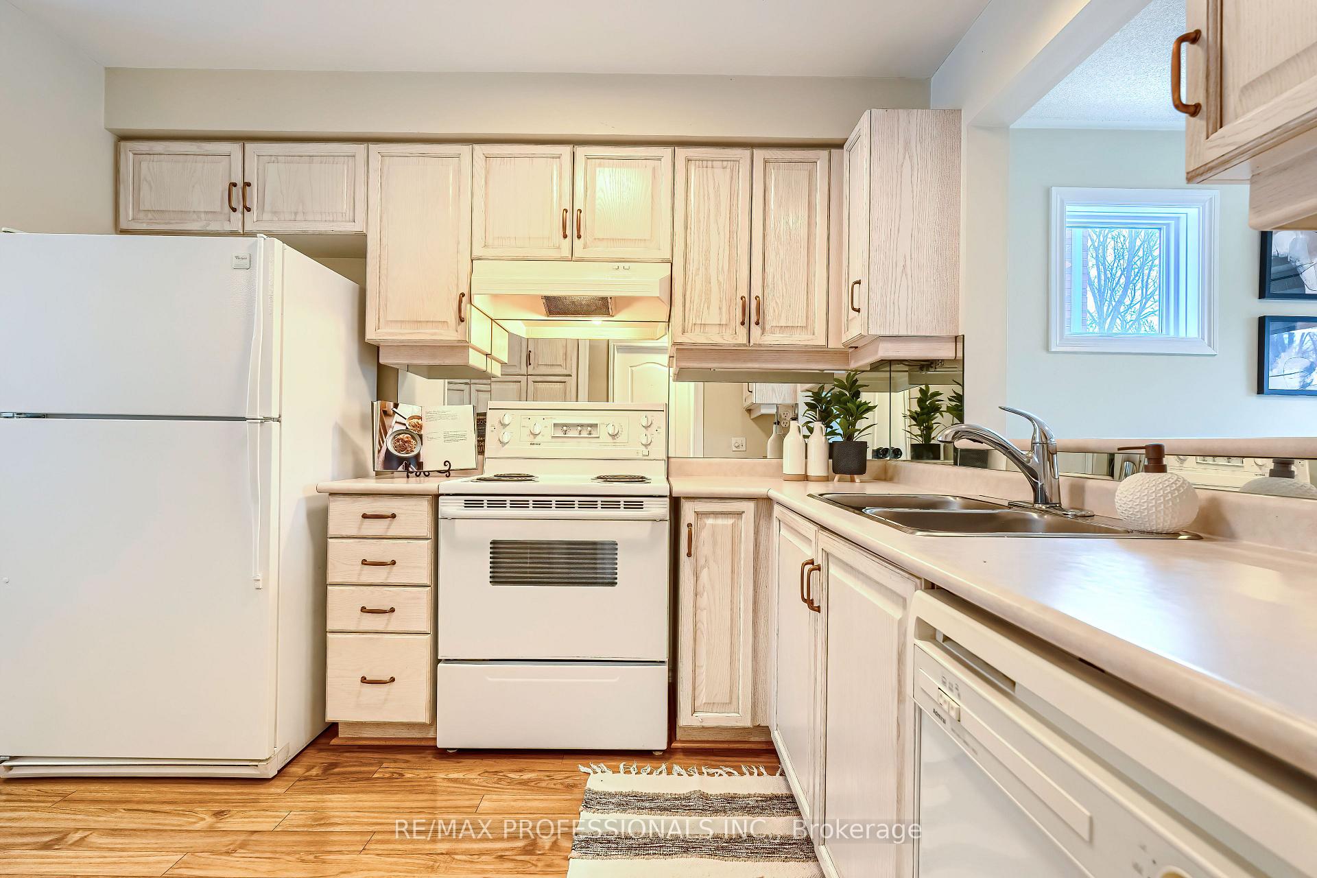 Photo 6 of Unit 17, 76 River Drive, Halton Hills, Georgetown — HOMEH