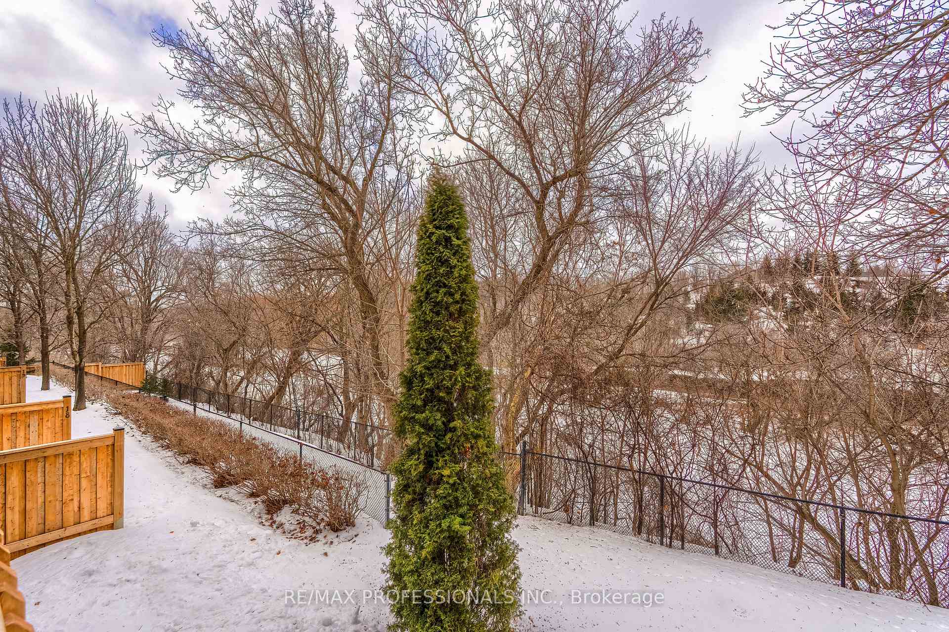 Photo 38 of Unit 17, 76 River Drive, Halton Hills, Georgetown — HOMEH