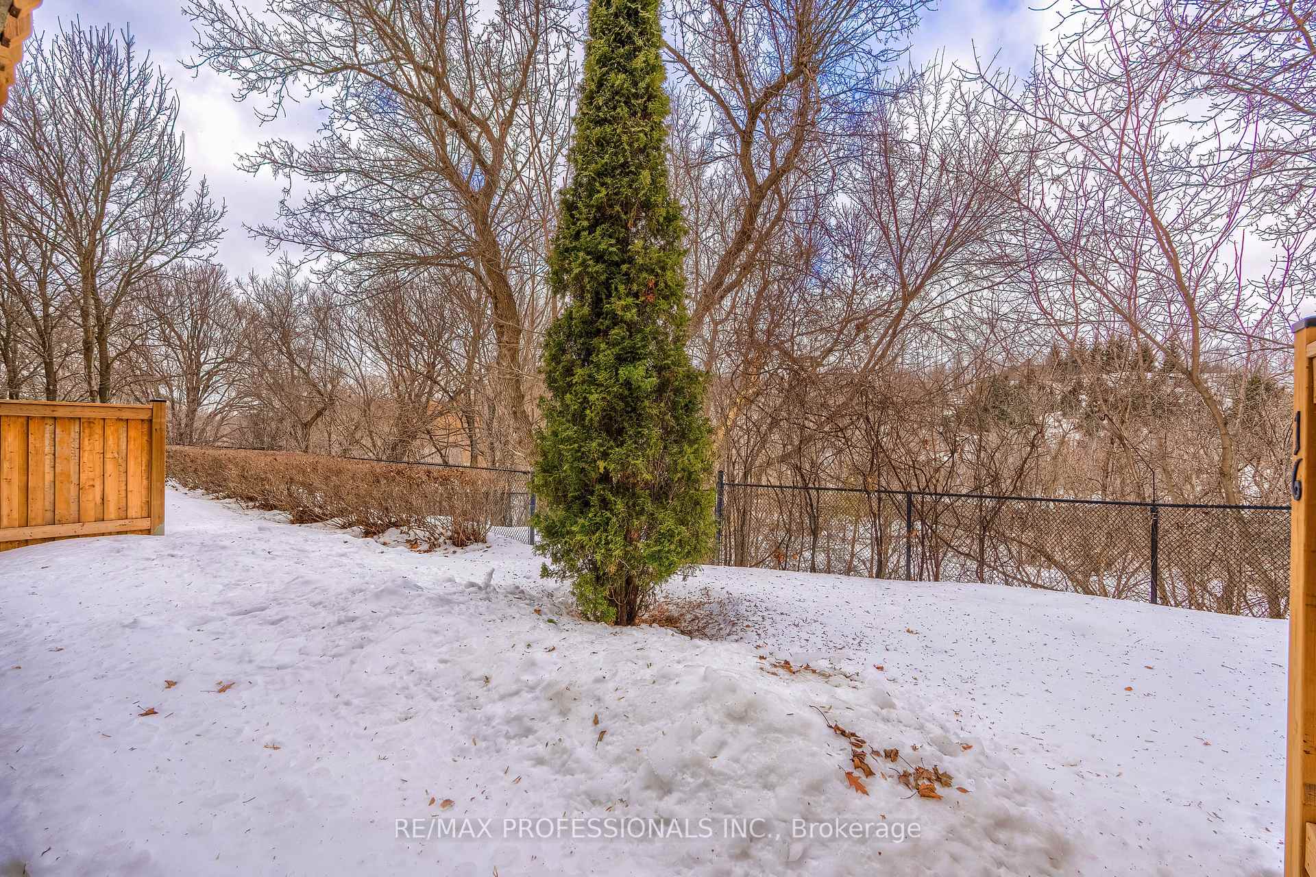 Photo 40 of Unit 17, 76 River Drive, Halton Hills, Georgetown — HOMEH