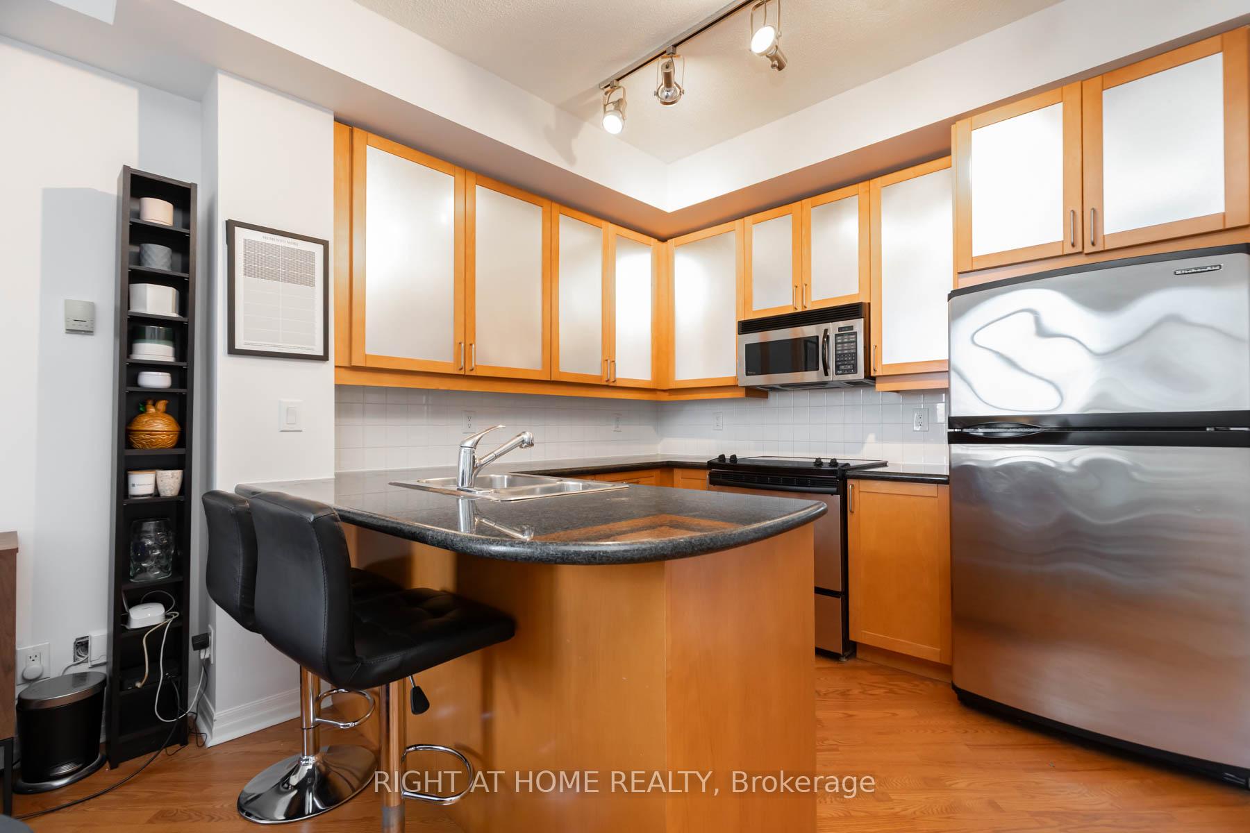 Photo 10 of Unit 421, 901 Queen Street W, Toronto, Trinity-Bellwoods — HOMEH