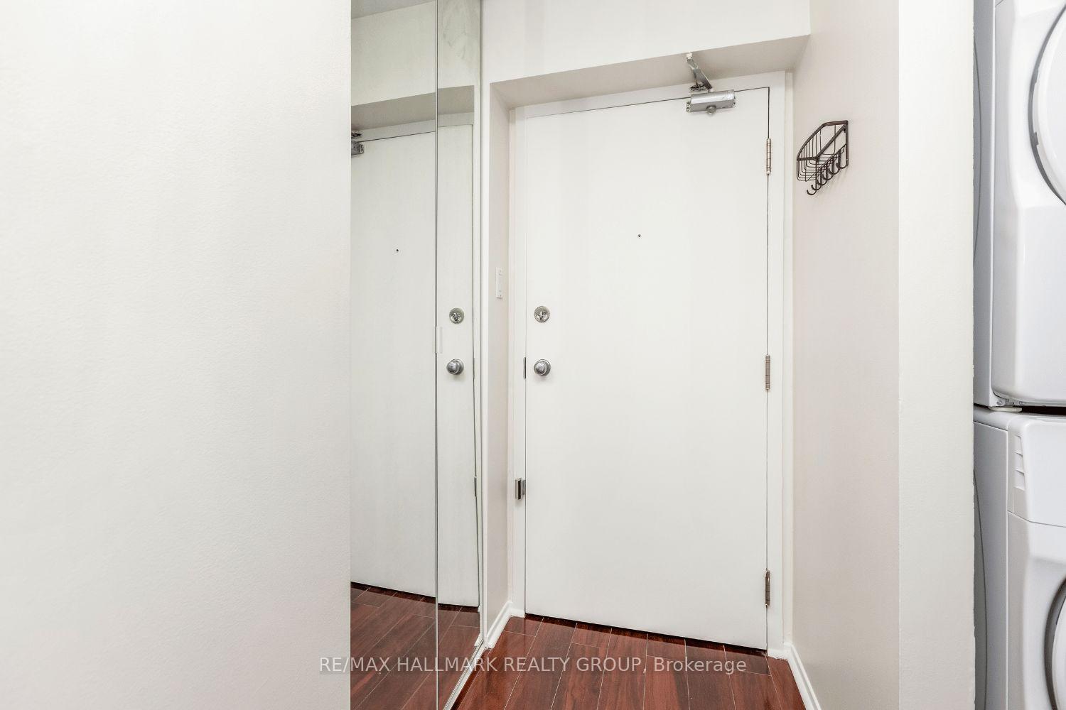 Photo 5 of Unit 305, 270 Brittany Drive, Ottawa, Viscount Alexander Park — HOMEH