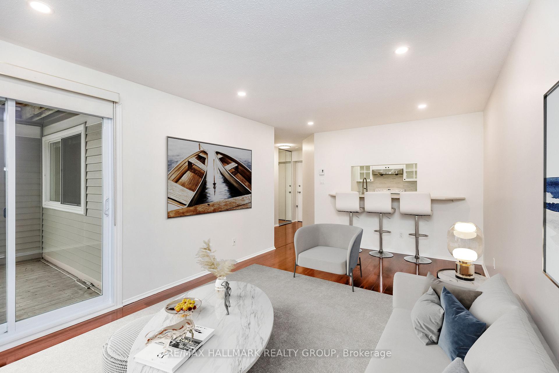 Photo 9 of Unit 305, 270 Brittany Drive, Ottawa, Viscount Alexander Park — HOMEH