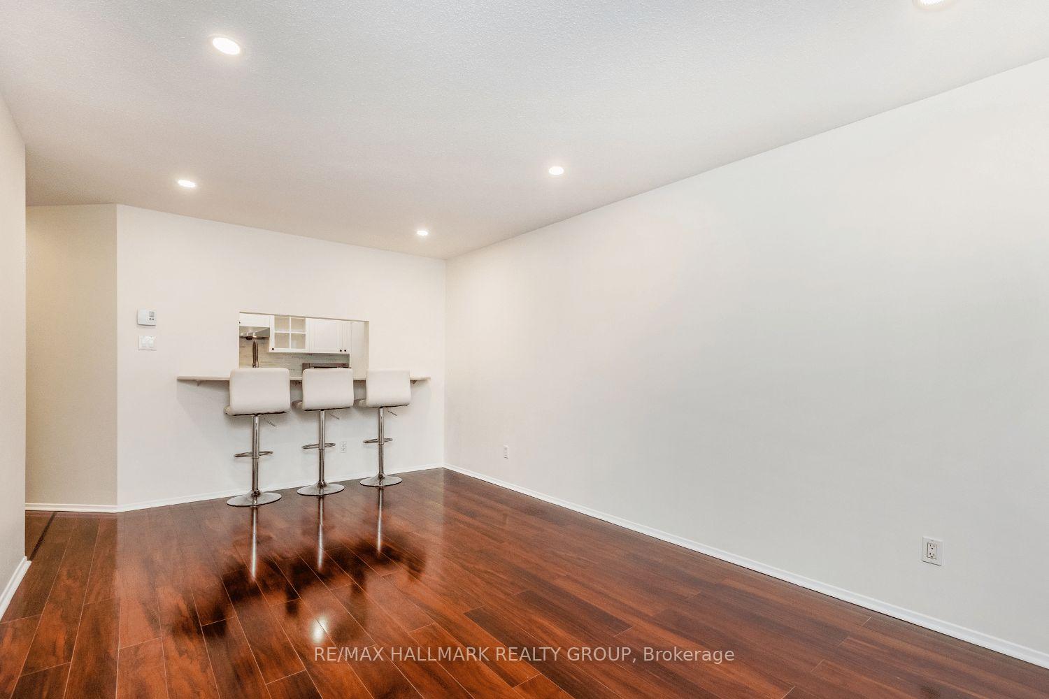 Photo 10 of Unit 305, 270 Brittany Drive, Ottawa, Viscount Alexander Park — HOMEH