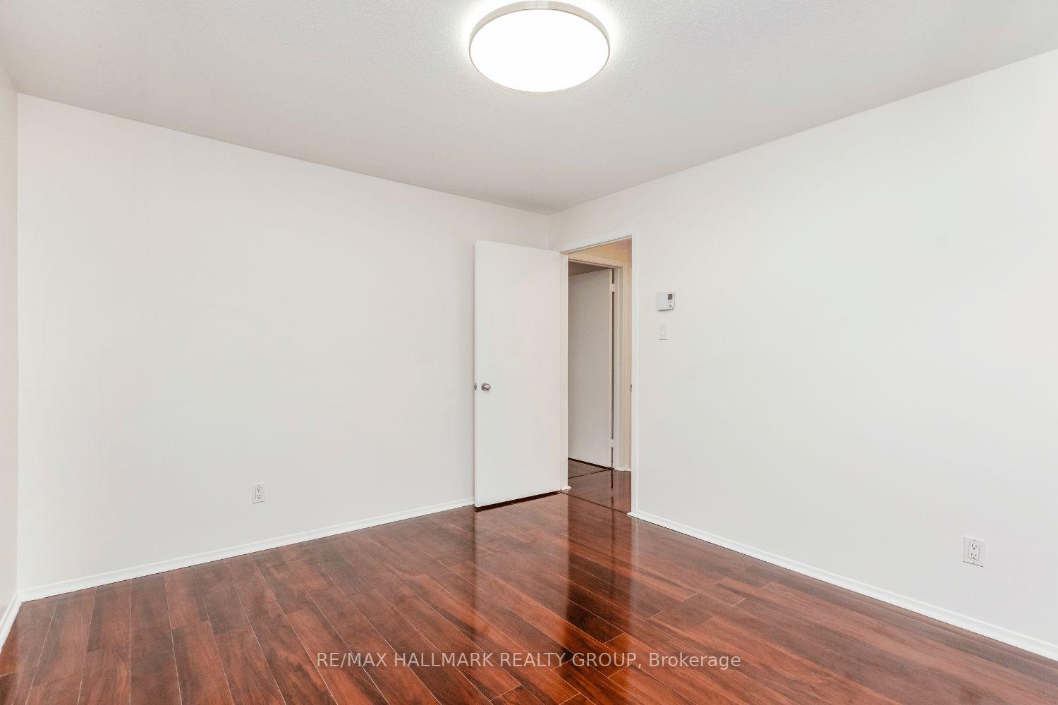 Photo 16 of Unit 305, 270 Brittany Drive, Ottawa, Viscount Alexander Park — HOMEH