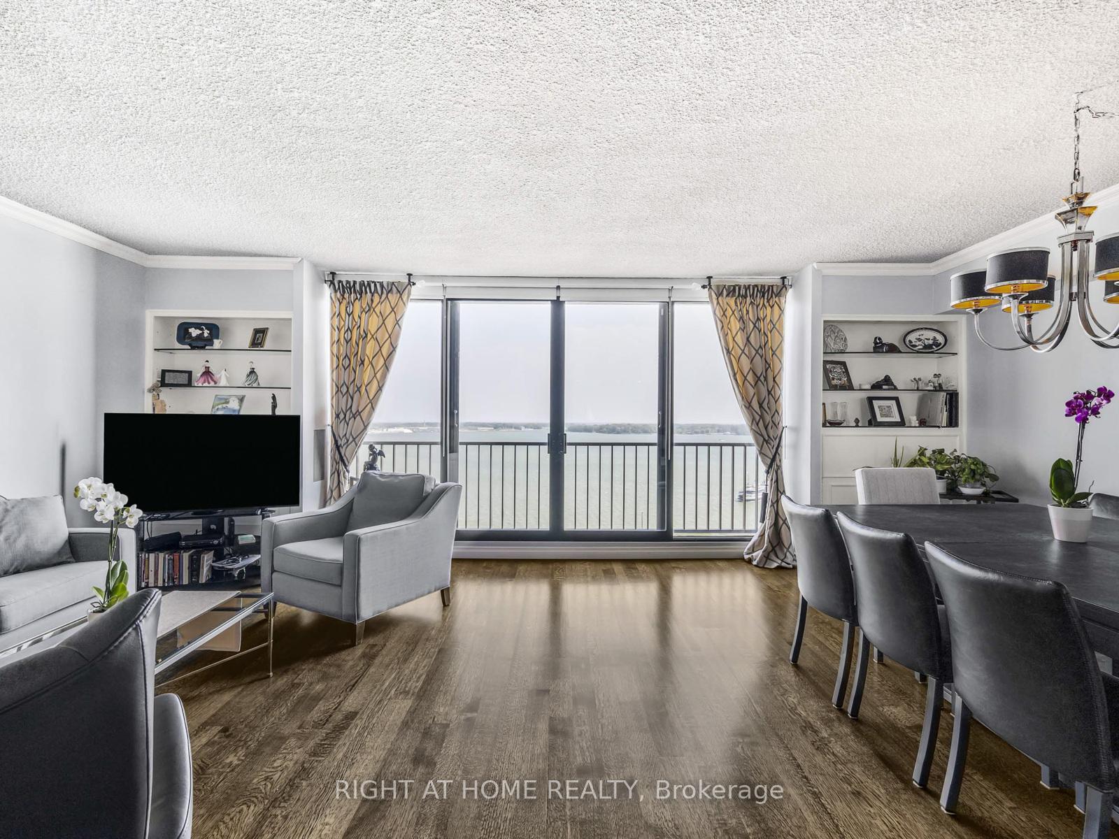 Photo 4 of Unit 1624, 33 Harbour Square, Toronto, Waterfront Communities — HOMEH