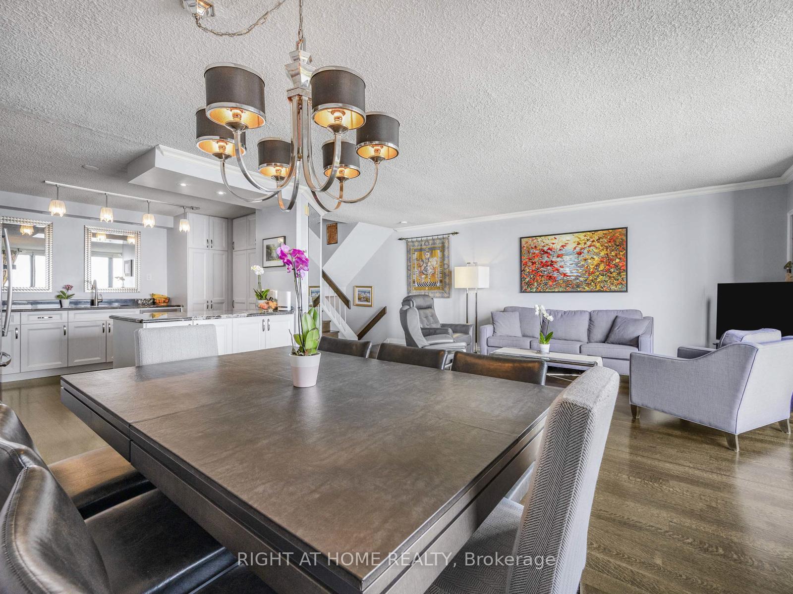 Photo 5 of Unit 1624, 33 Harbour Square, Toronto, Waterfront Communities — HOMEH
