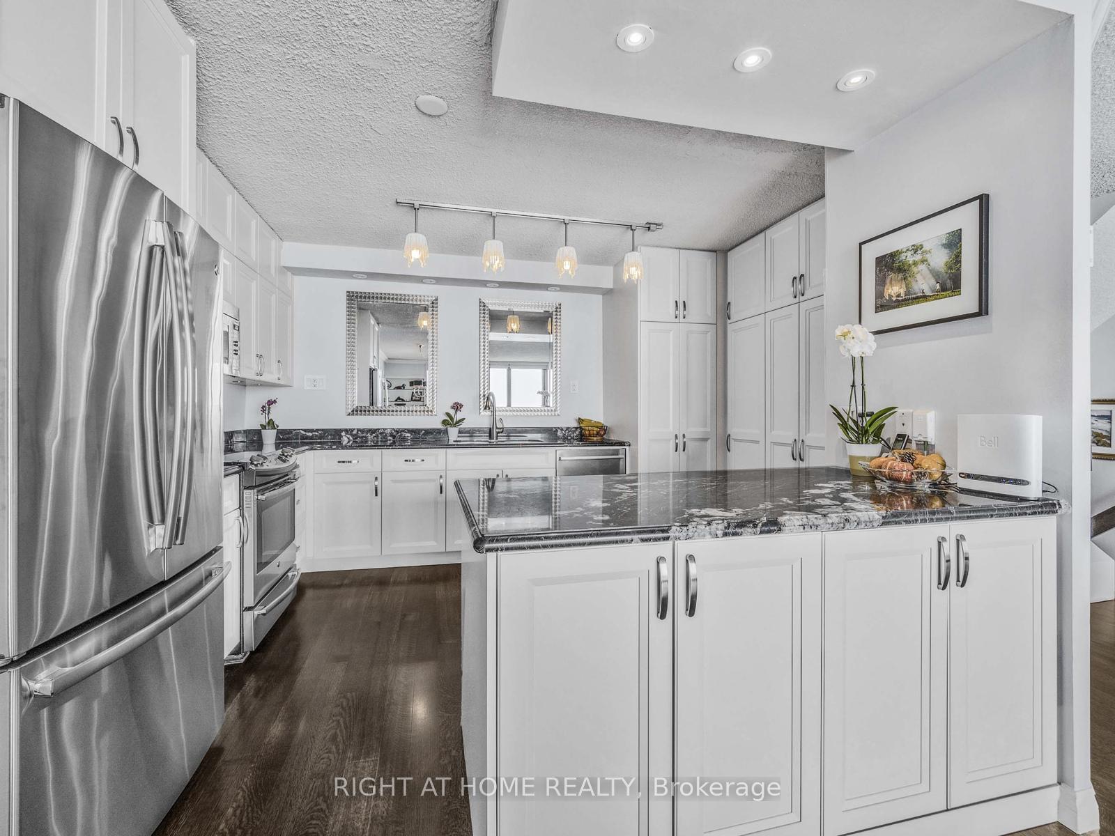 Photo 7 of Unit 1624, 33 Harbour Square, Toronto, Waterfront Communities — HOMEH