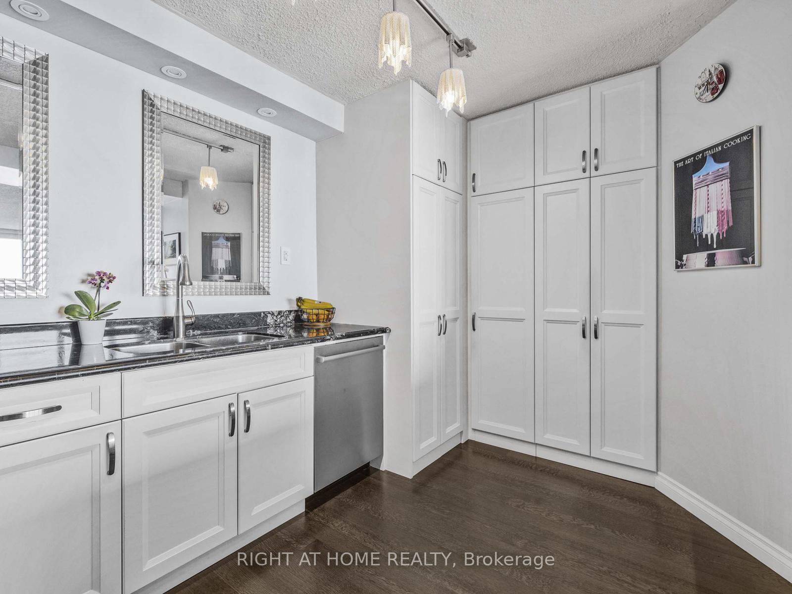 Photo 9 of Unit 1624, 33 Harbour Square, Toronto, Waterfront Communities — HOMEH