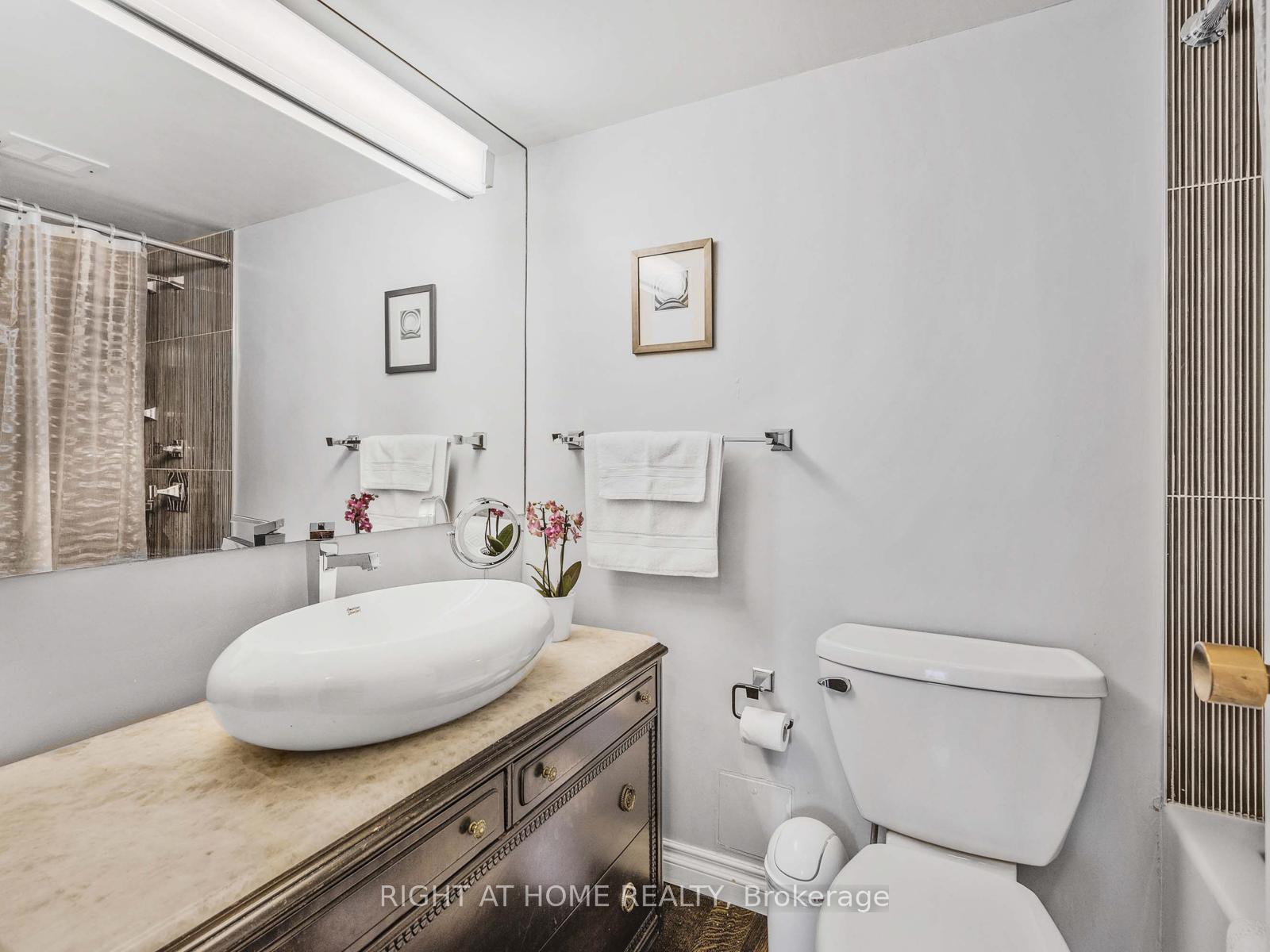 Photo 20 of Unit 1624, 33 Harbour Square, Toronto, Waterfront Communities — HOMEH