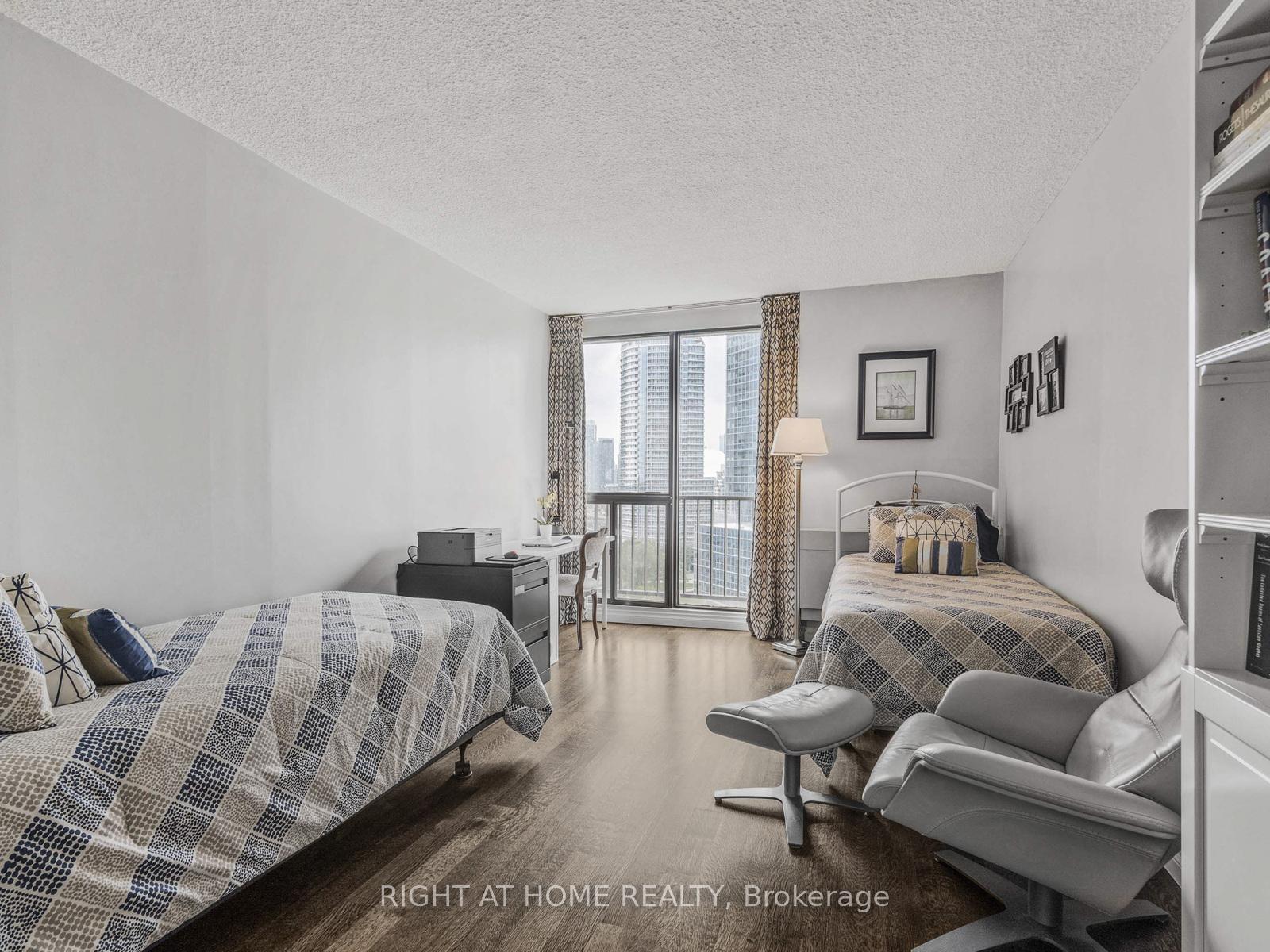 Photo 23 of Unit 1624, 33 Harbour Square, Toronto, Waterfront Communities — HOMEH