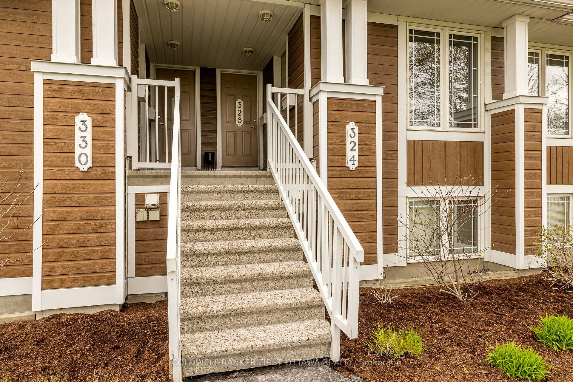 Photo 3 of 326 Crownridge Drive, Ottawa, Kanata - Emerald Meadows/Trailwest — HOMEH