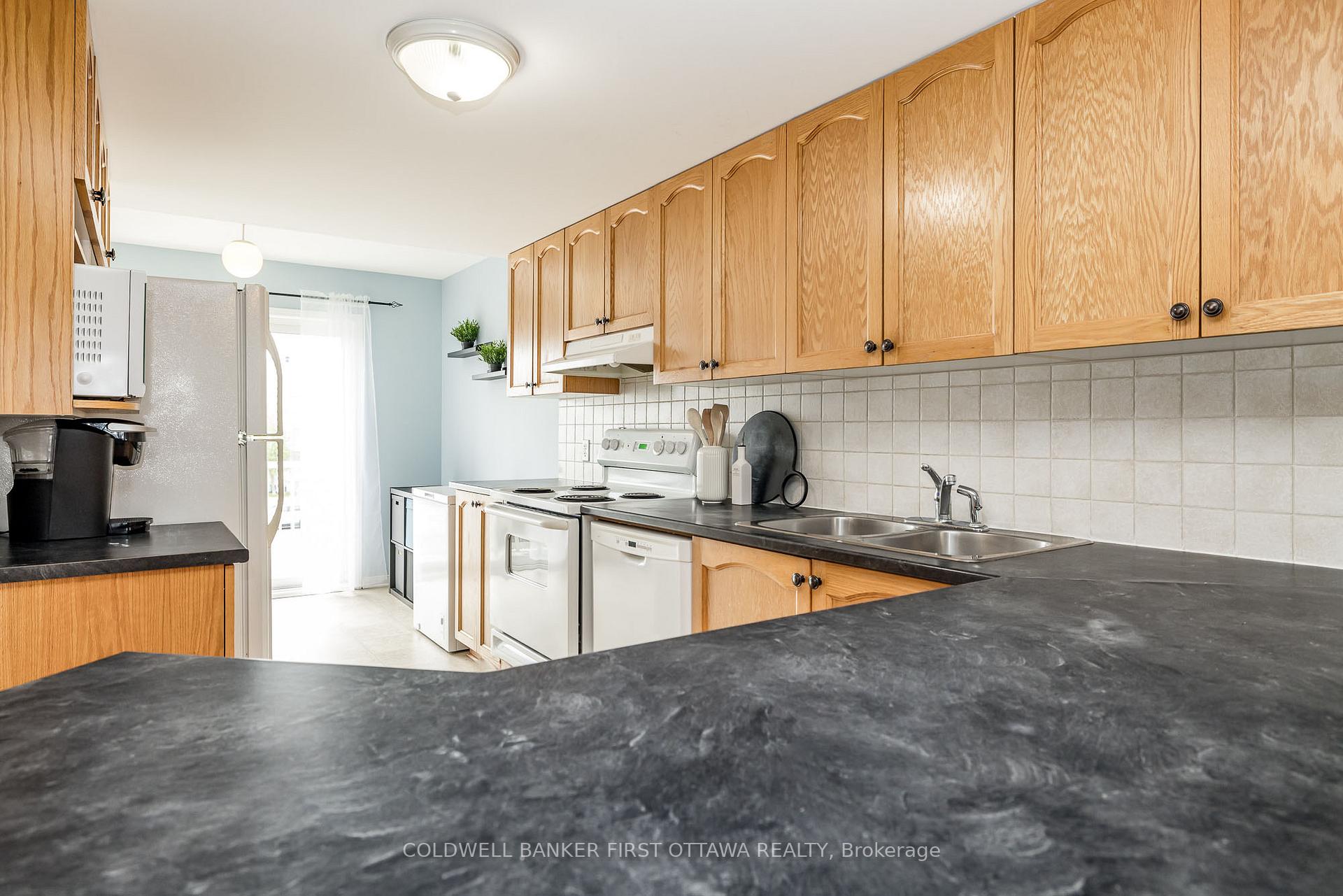 Photo 10 of 326 Crownridge Drive, Ottawa, Kanata - Emerald Meadows/Trailwest — HOMEH