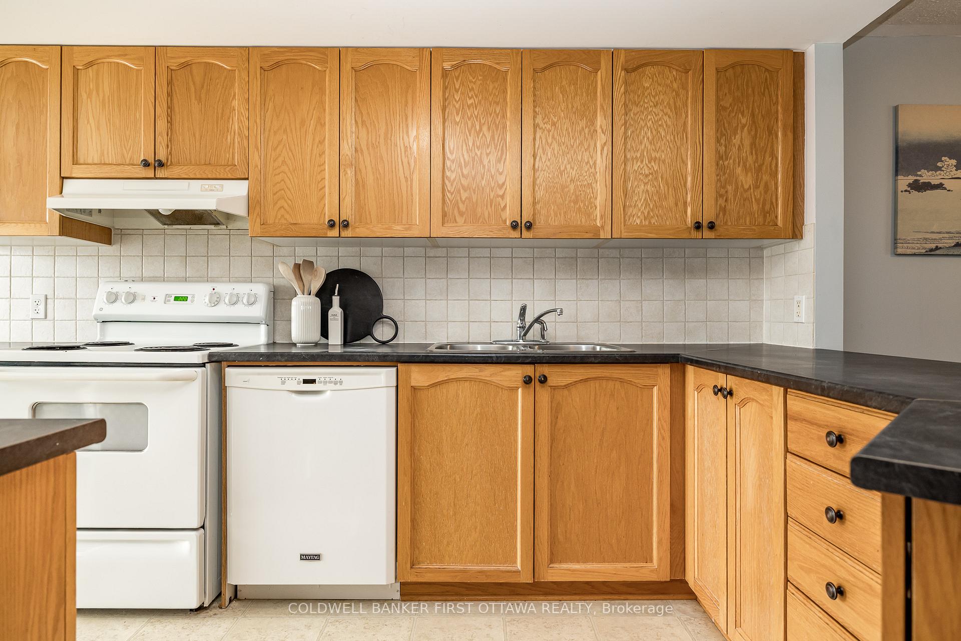 Photo 11 of 326 Crownridge Drive, Ottawa, Kanata - Emerald Meadows/Trailwest — HOMEH