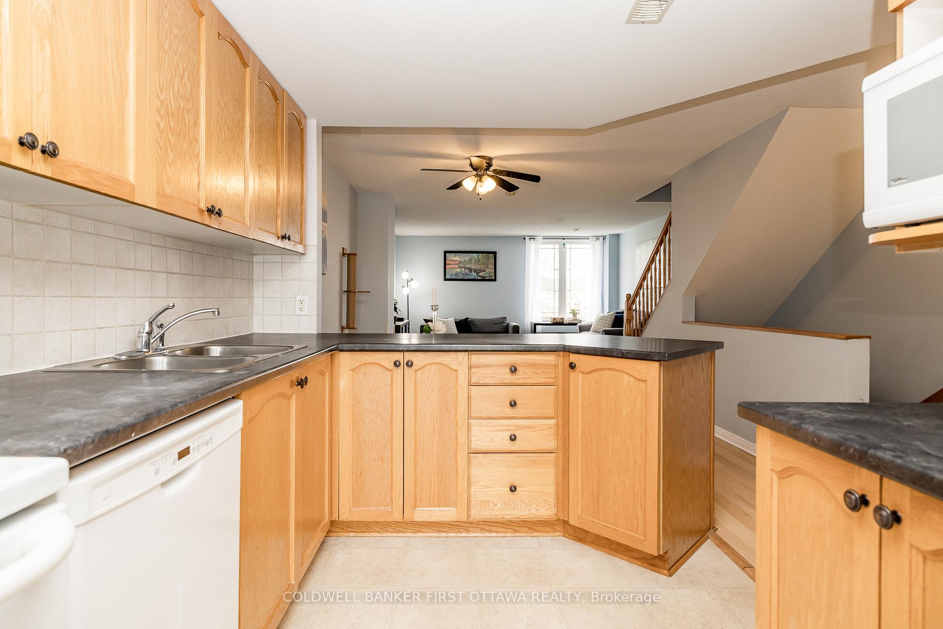 Photo 12 of 326 Crownridge Drive, Ottawa, Kanata - Emerald Meadows/Trailwest — HOMEH