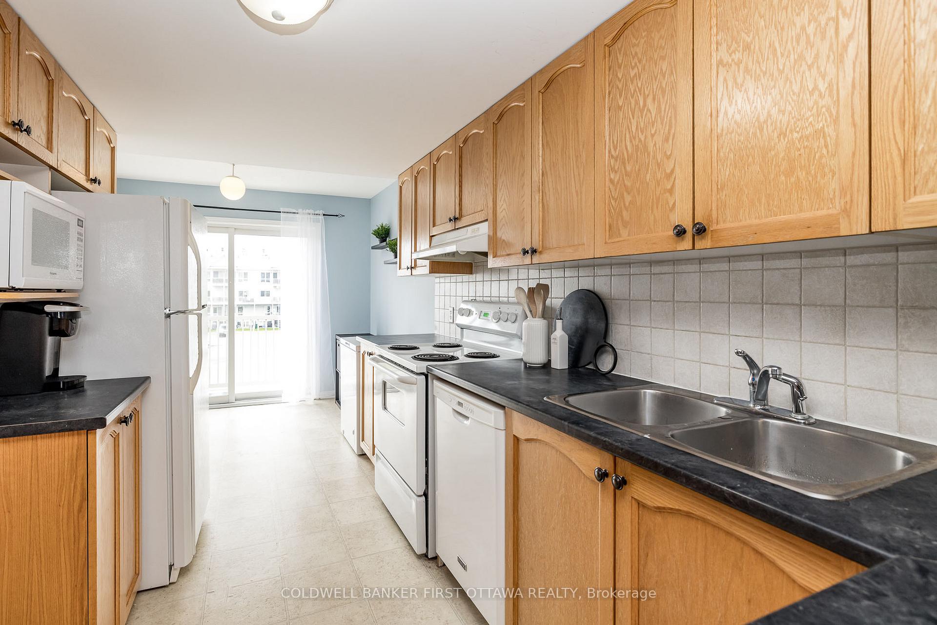 Photo 13 of 326 Crownridge Drive, Ottawa, Kanata - Emerald Meadows/Trailwest — HOMEH