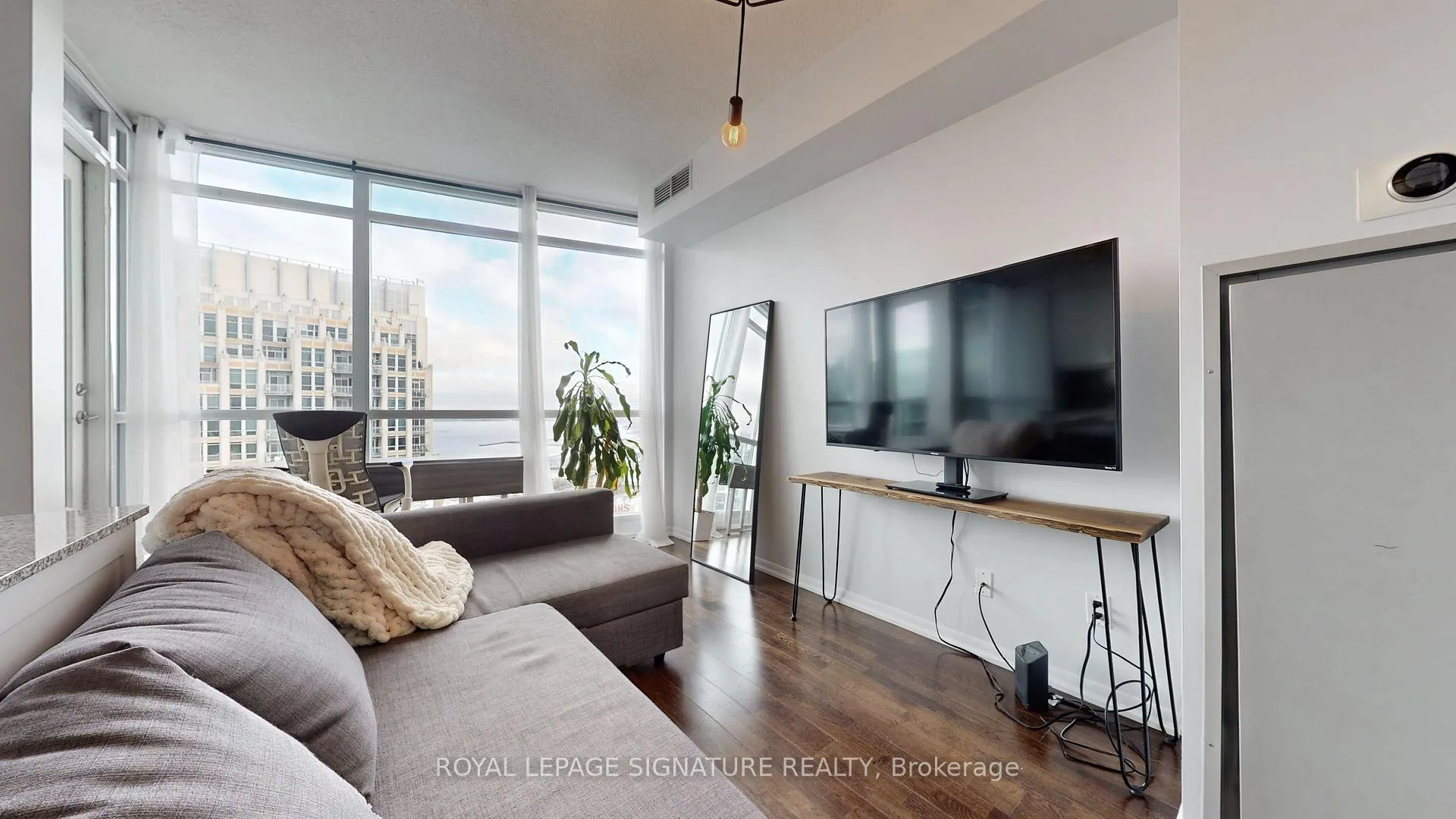 Photo 2 of Unit 3403, 215 Fort York Boulevard, Toronto, Niagara — HOMEH