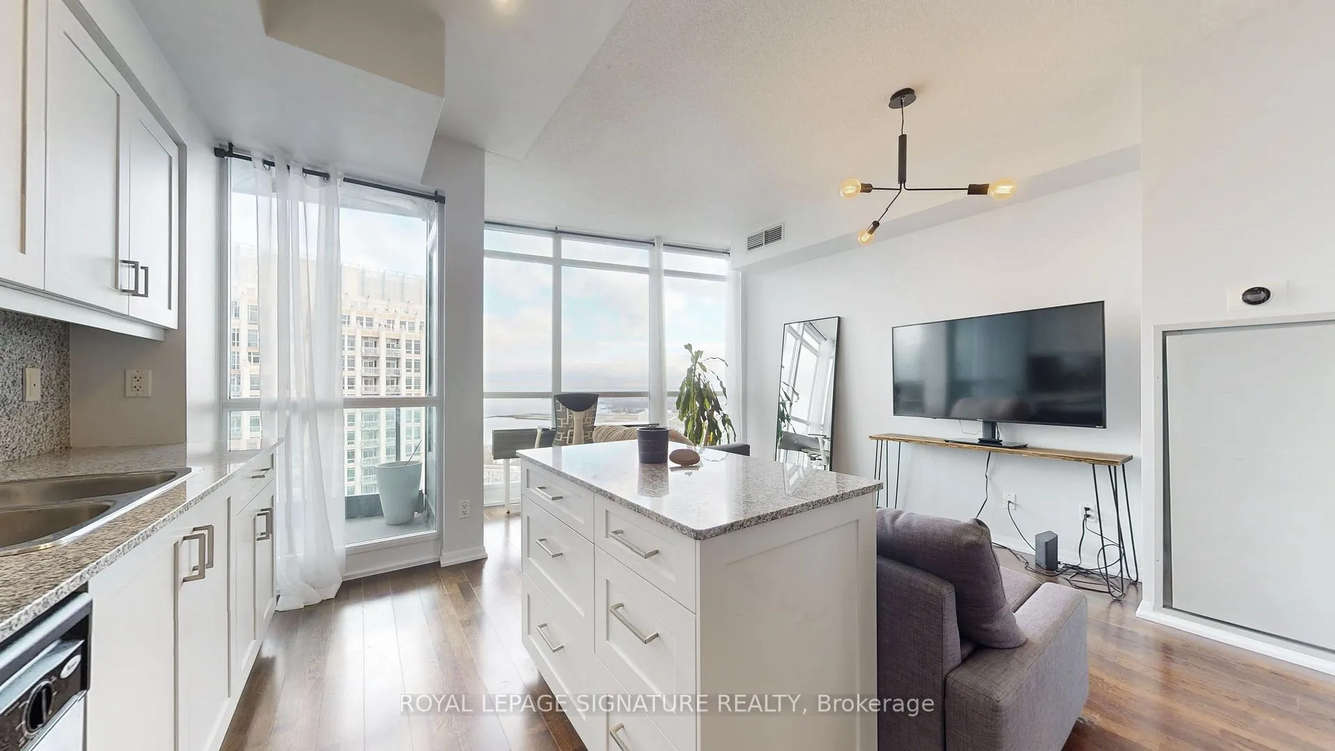 Photo 5 of Unit 3403, 215 Fort York Boulevard, Toronto, Niagara — HOMEH