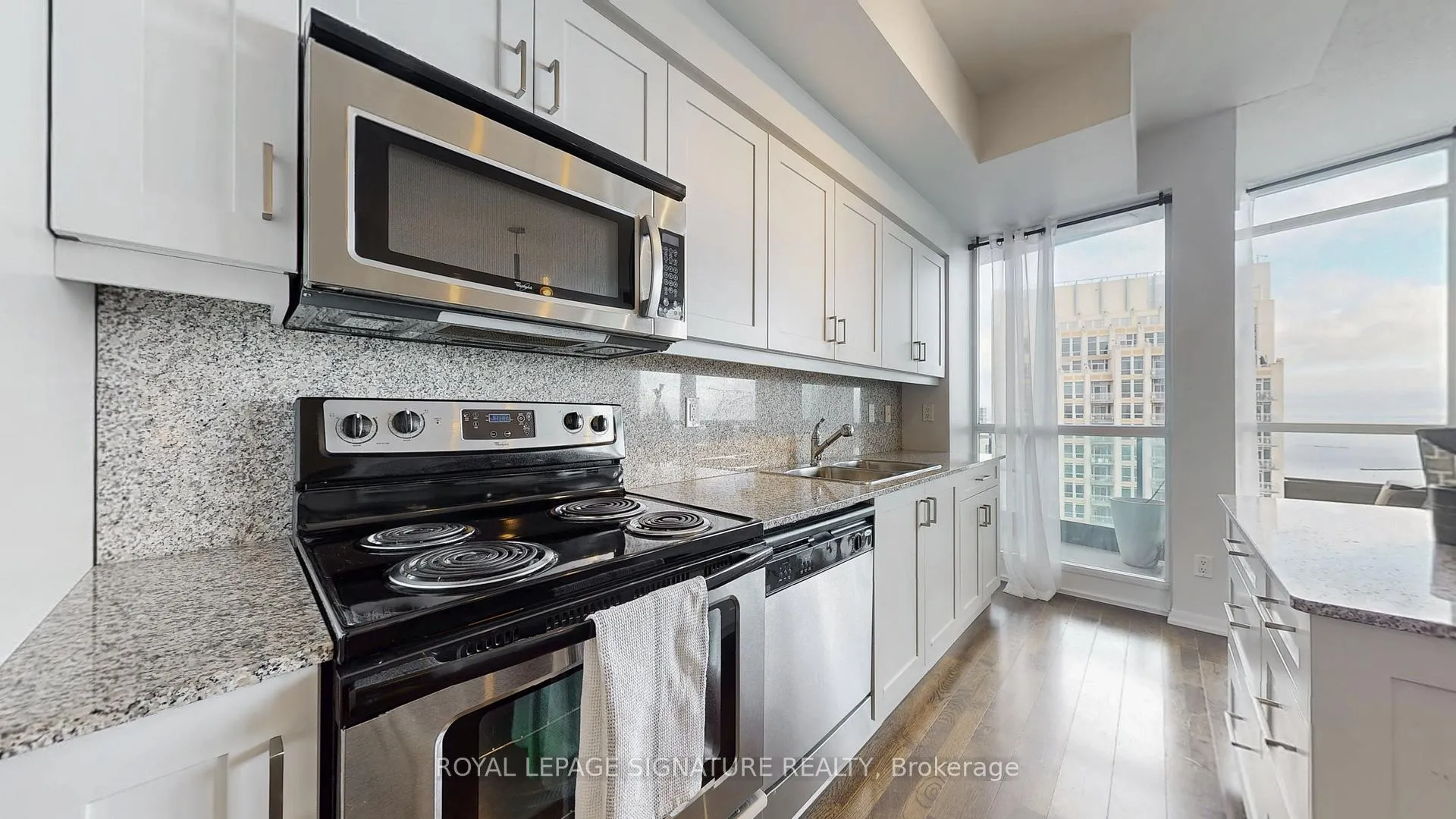 Photo 6 of Unit 3403, 215 Fort York Boulevard, Toronto, Niagara — HOMEH