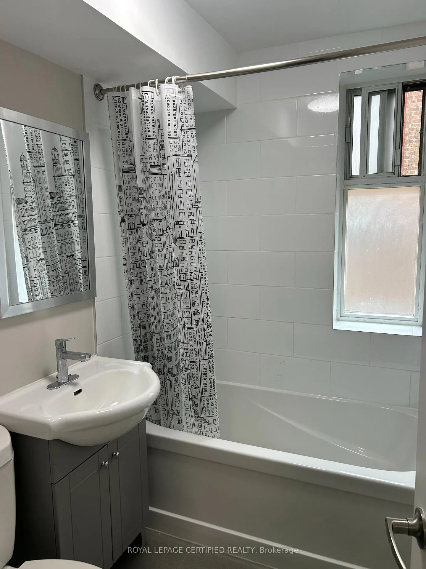Photo 4 of Unit 24, 3464 Yonge Street, Toronto, Lawrence Park North — HOMEH