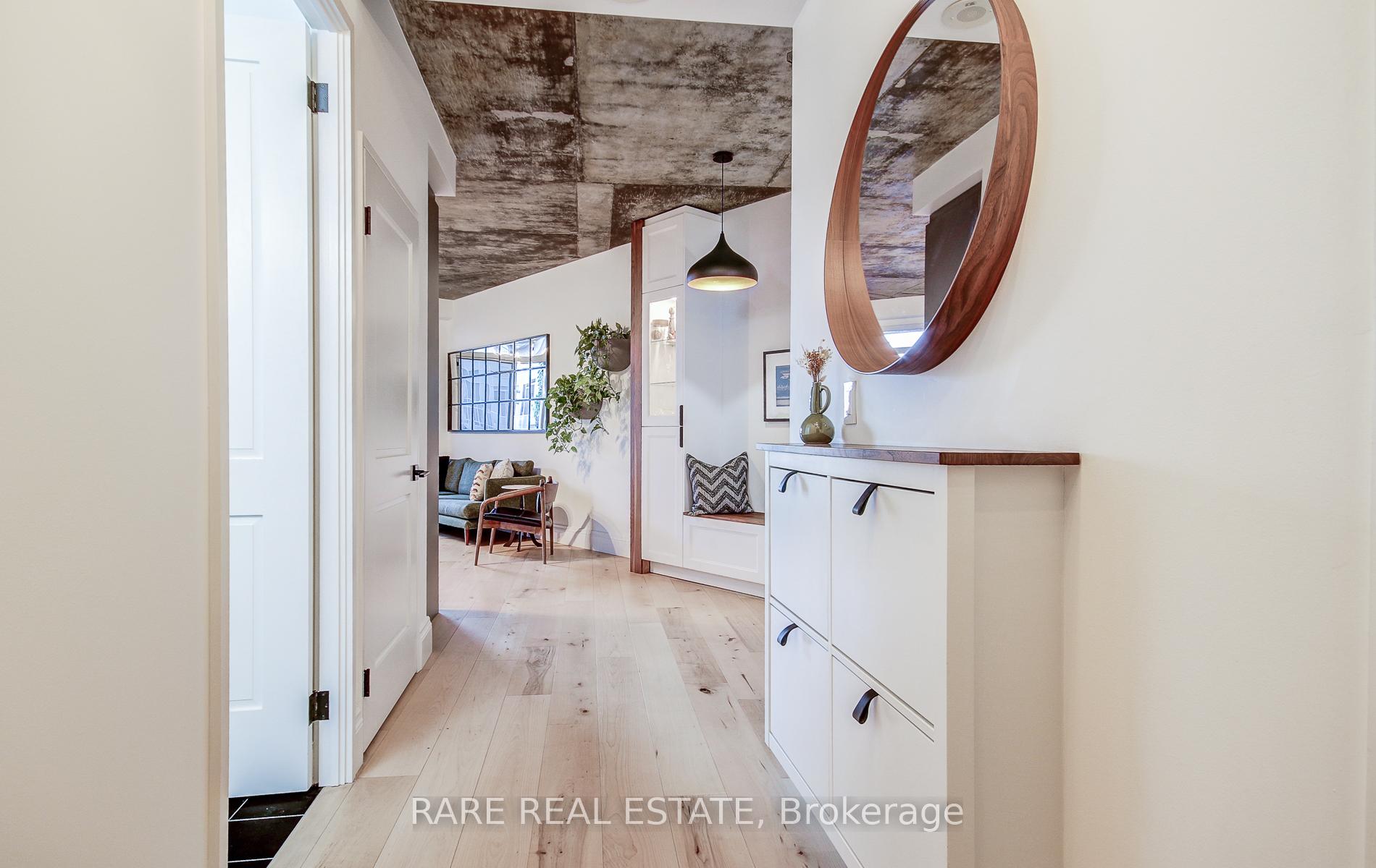 Photo 2 of Unit 829, 1 Shaw Street, Toronto, Niagara — HOMEH