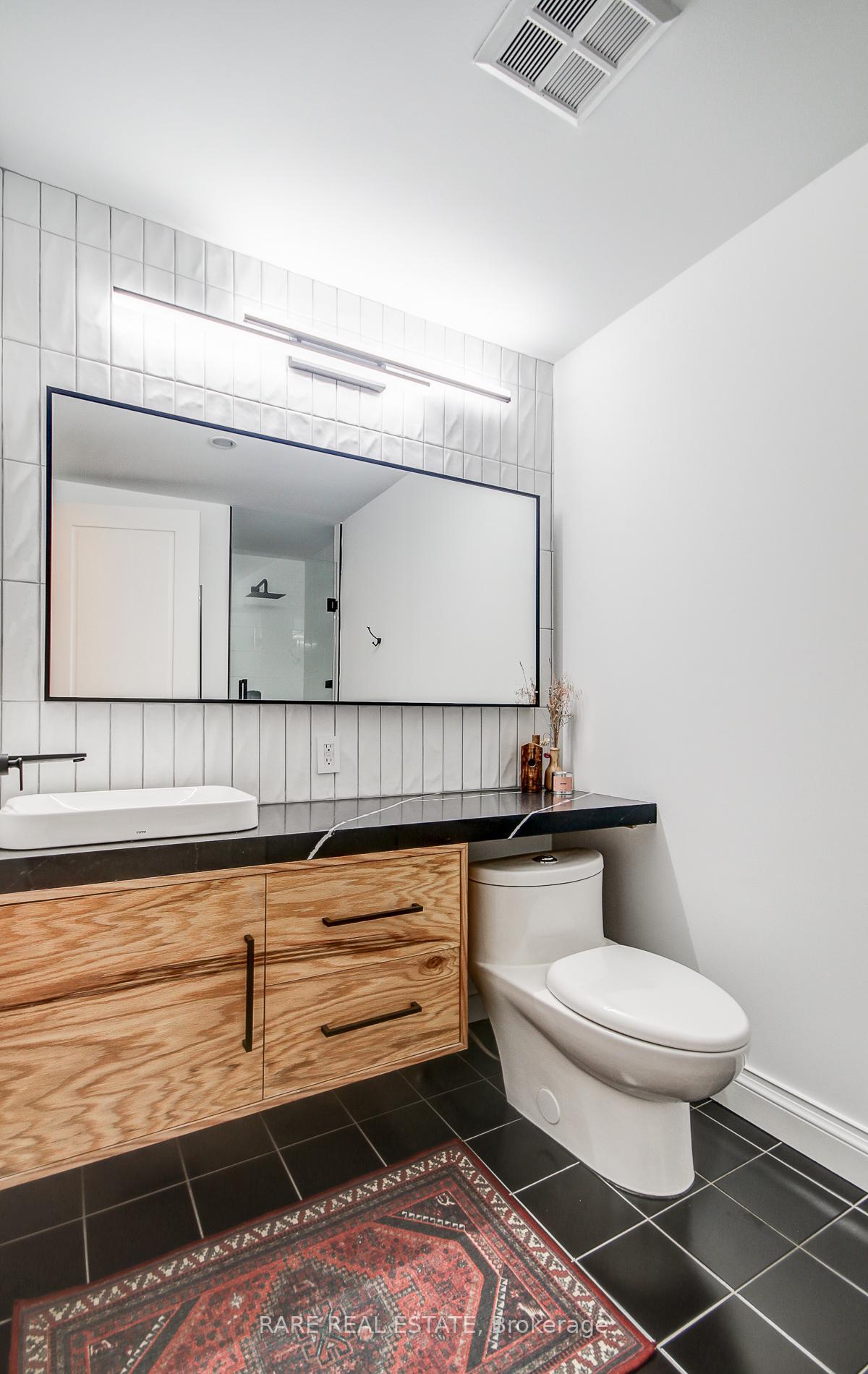 Photo 8 of Unit 829, 1 Shaw Street, Toronto, Niagara — HOMEH