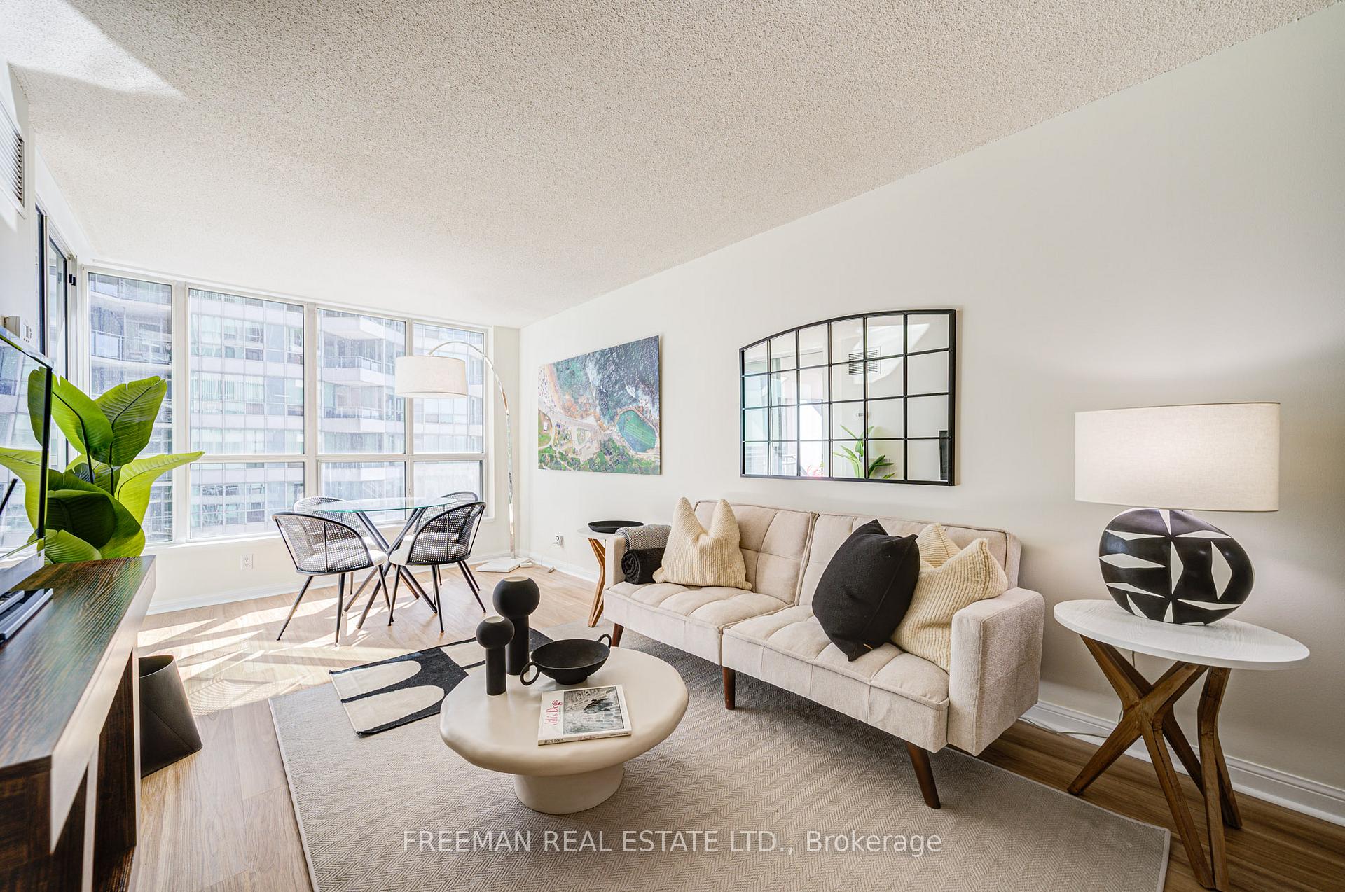 Photo 2 of Unit 620, 230 Queens Quay W, Toronto, Waterfront Communities — HOMEH