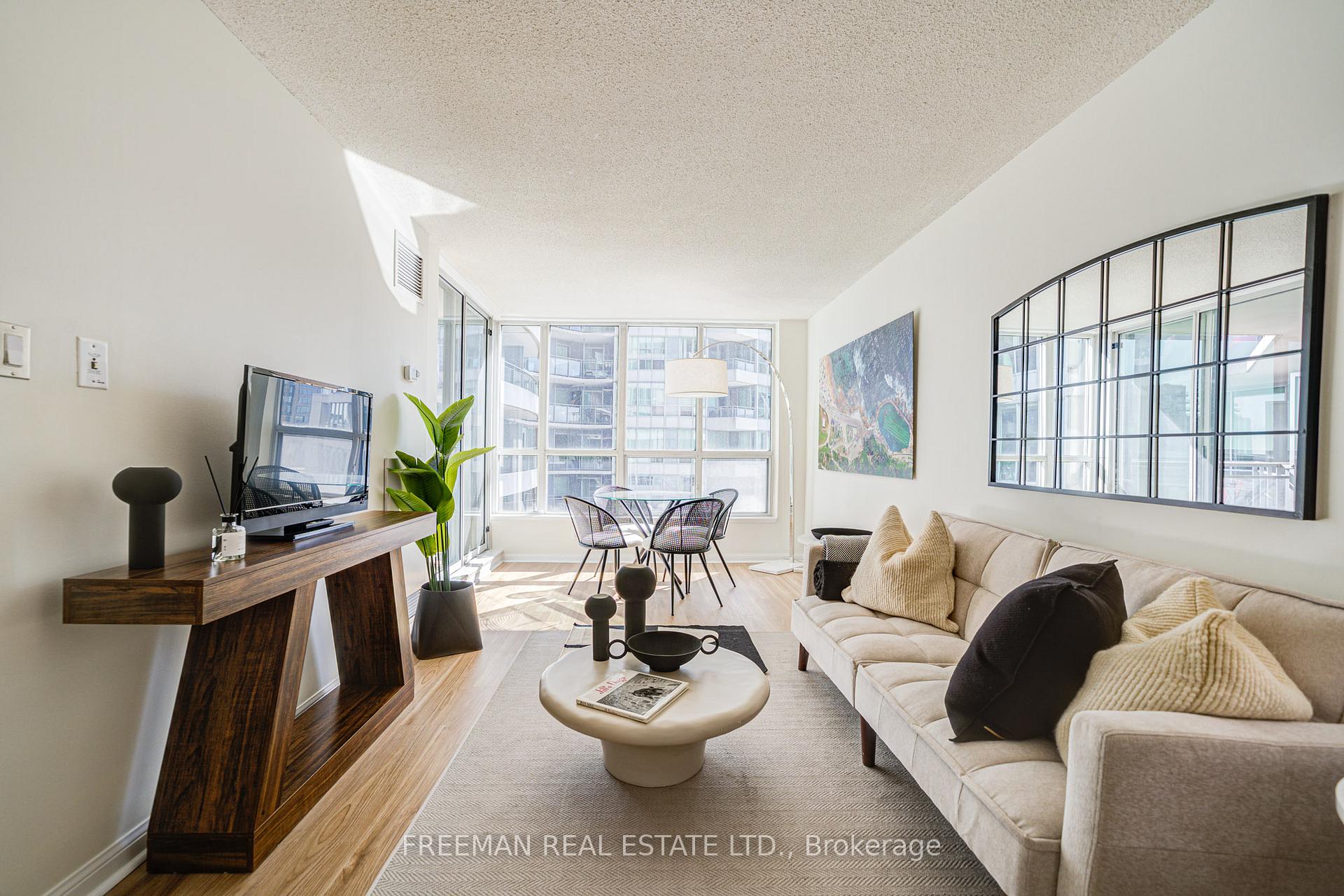 Photo 4 of Unit 620, 230 Queens Quay W, Toronto, Waterfront Communities — HOMEH