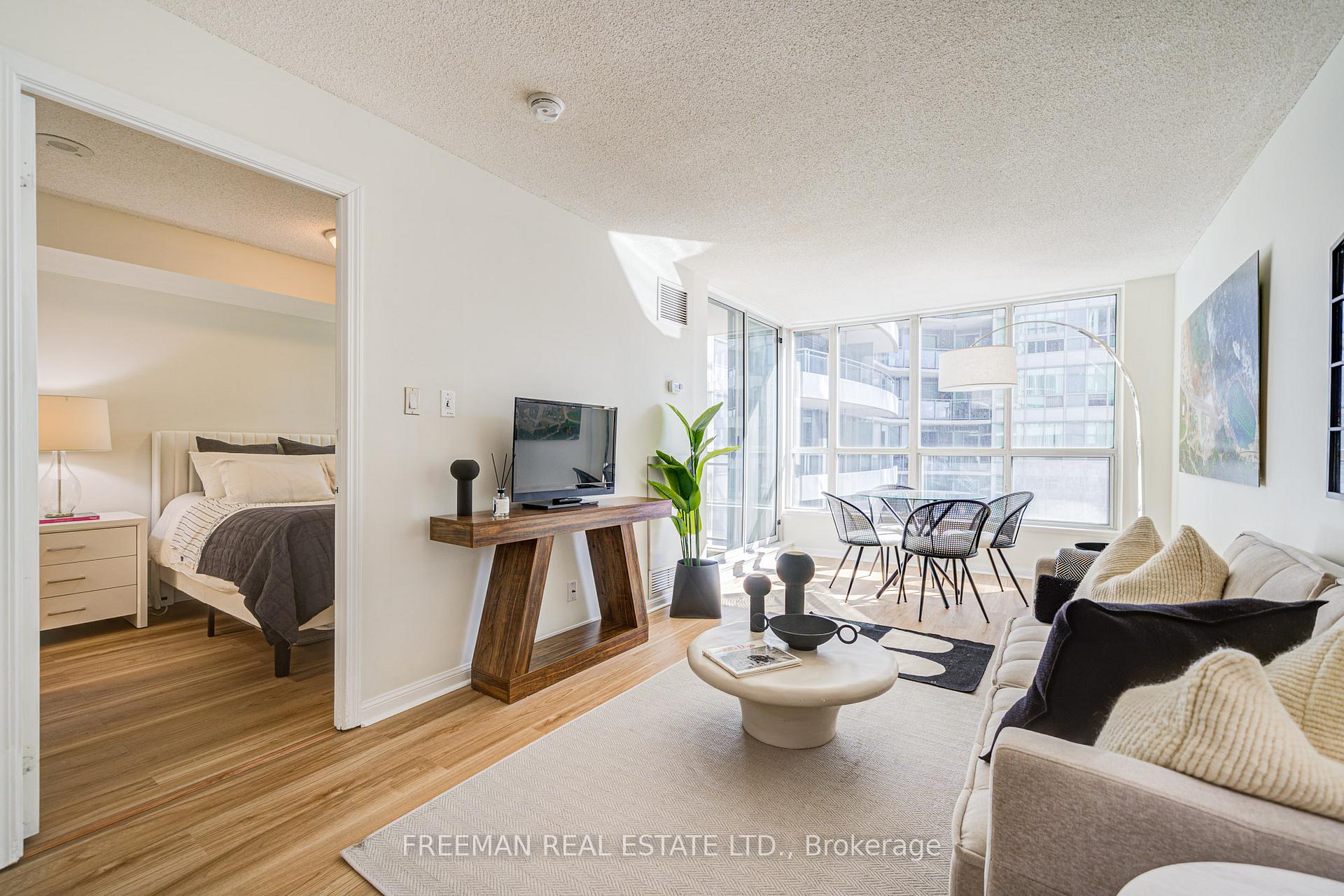 Photo 5 of Unit 620, 230 Queens Quay W, Toronto, Waterfront Communities — HOMEH