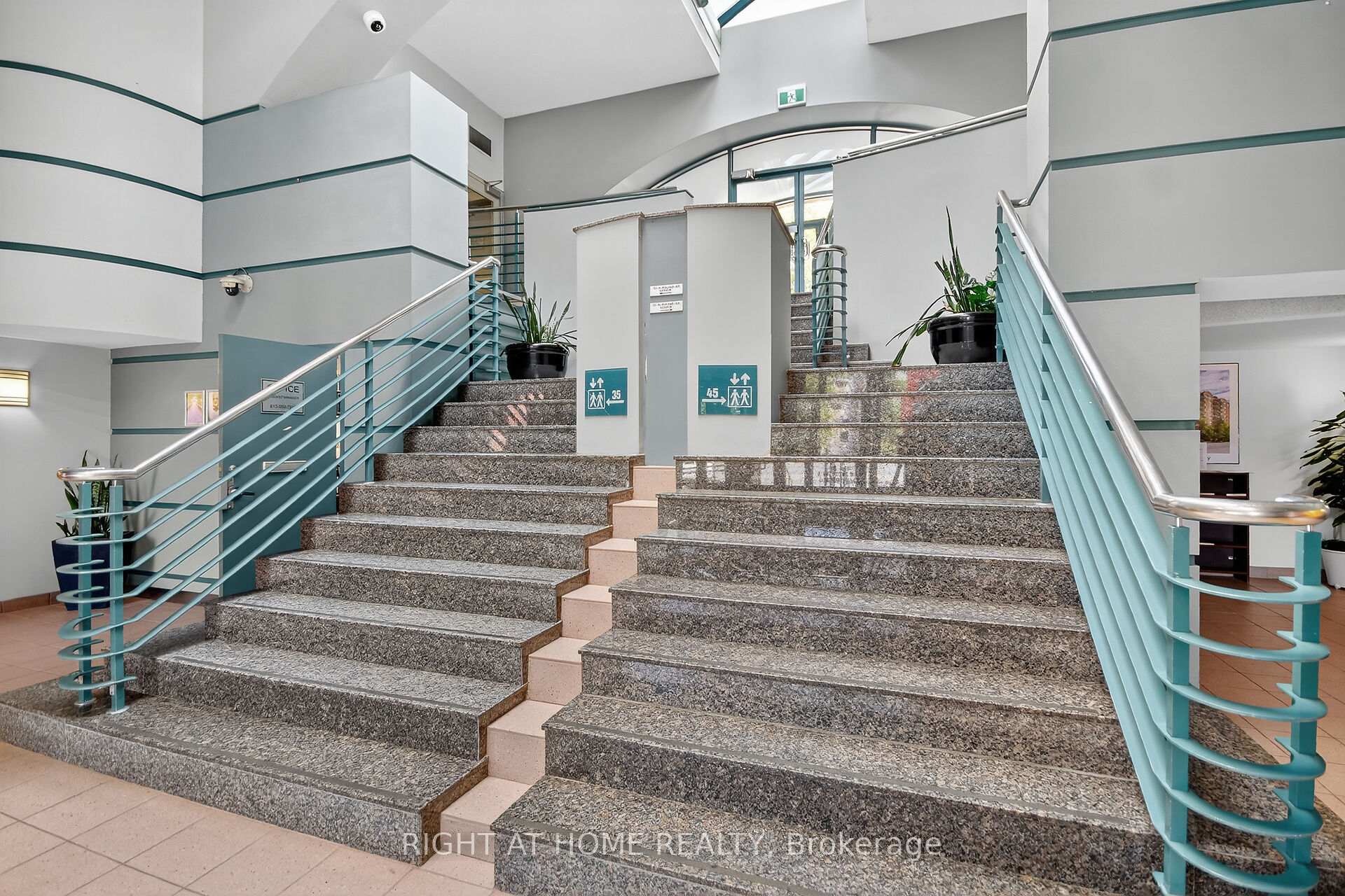 Photo 2 of Unit 811, 35 Holland Avenue, Ottawa, Ottawa West — HOMEH