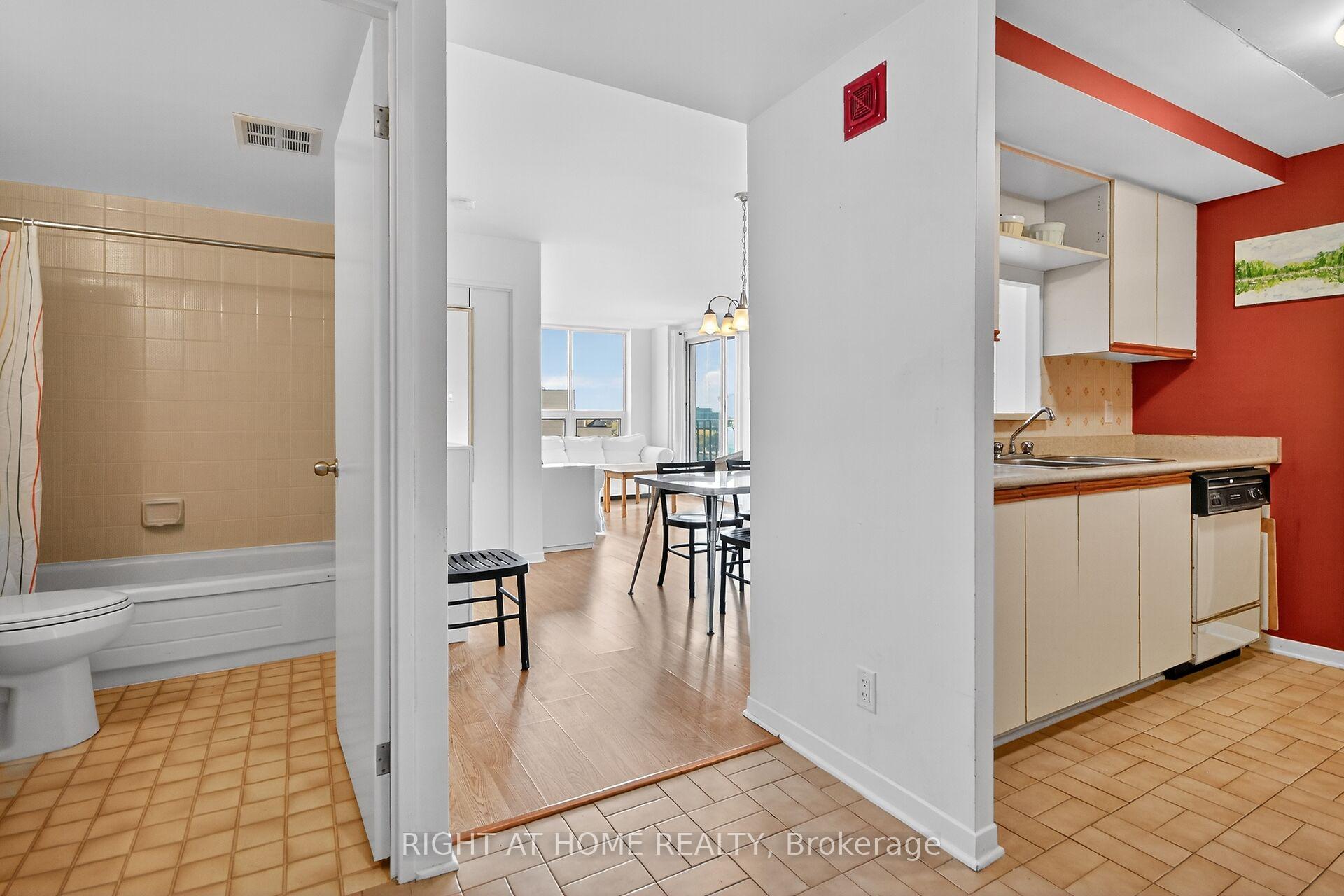 Photo 6 of Unit 811, 35 Holland Avenue, Ottawa, Ottawa West — HOMEH