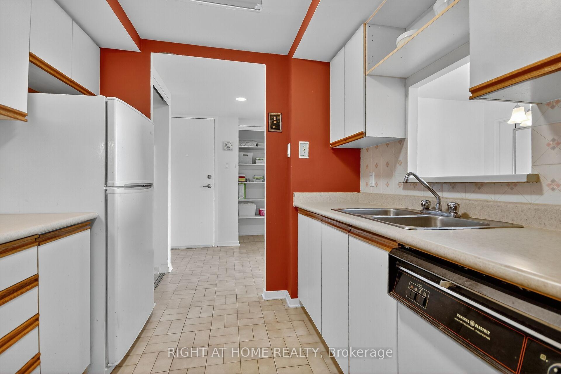 Photo 10 of Unit 811, 35 Holland Avenue, Ottawa, Ottawa West — HOMEH
