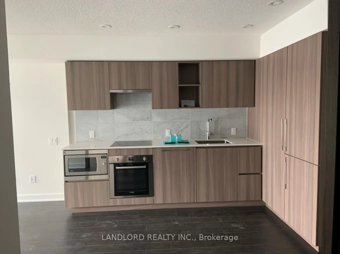 Photo 2 of Unit 1011, 17 Bathurst Street, Toronto, Waterfront Communities — HOMEH