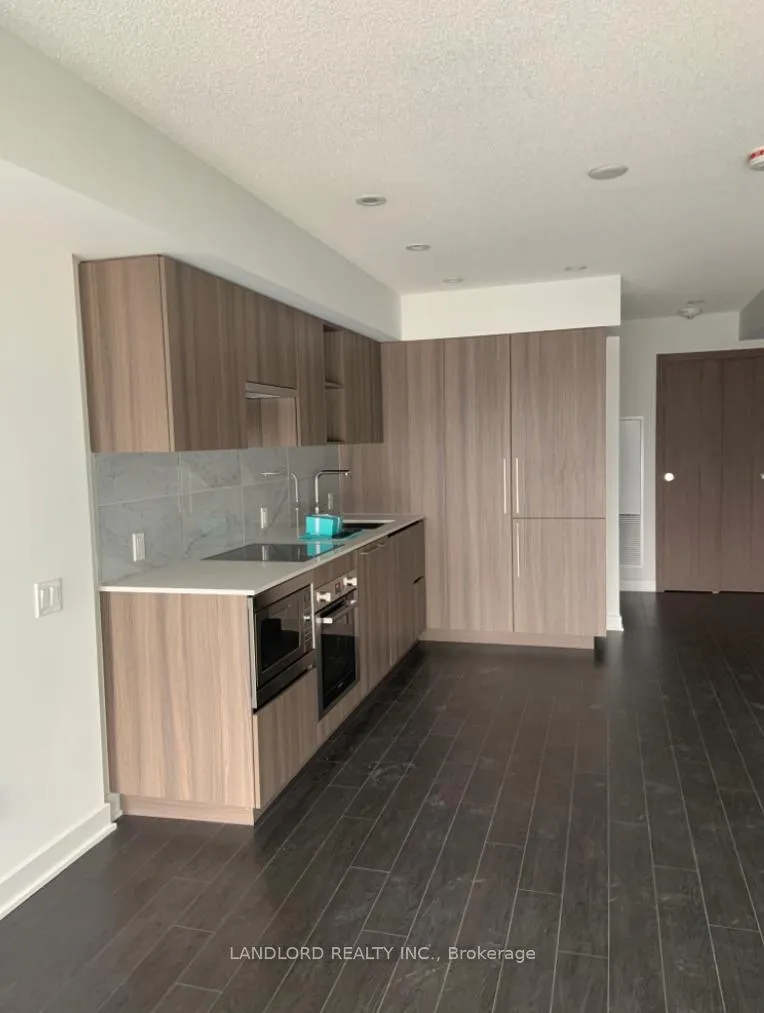 Photo 3 of Unit 1011, 17 Bathurst Street, Toronto, Waterfront Communities — HOMEH