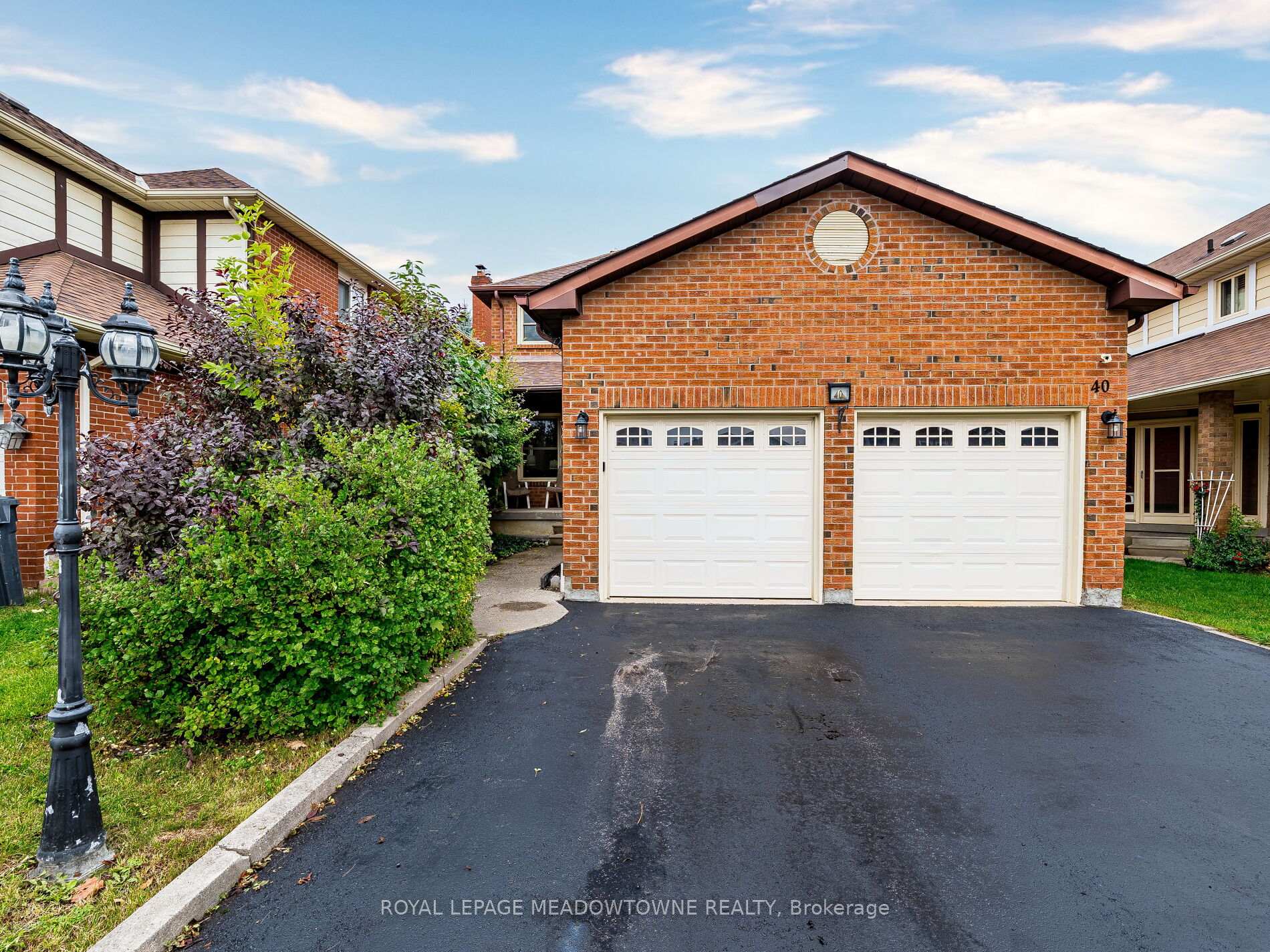 Photo 2 of 40 Lord Simcoe Drive, Brampton, Westgate — HOMEH
