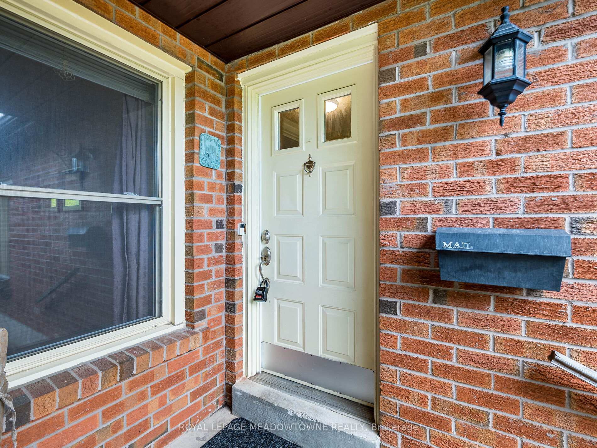 Photo 5 of 40 Lord Simcoe Drive, Brampton, Westgate — HOMEH