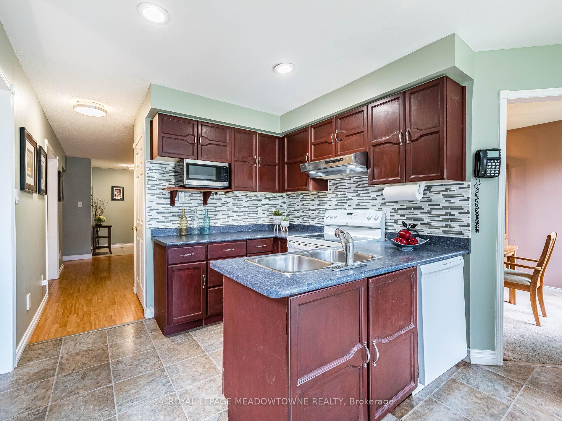 Photo 21 of 40 Lord Simcoe Drive, Brampton, Westgate — HOMEH