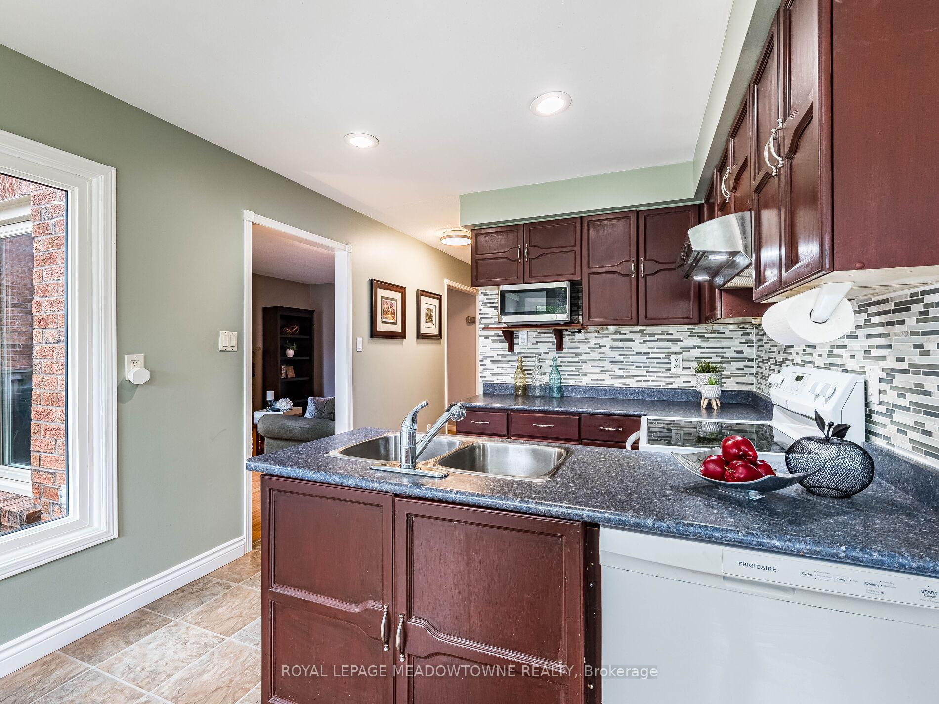 Photo 23 of 40 Lord Simcoe Drive, Brampton, Westgate — HOMEH