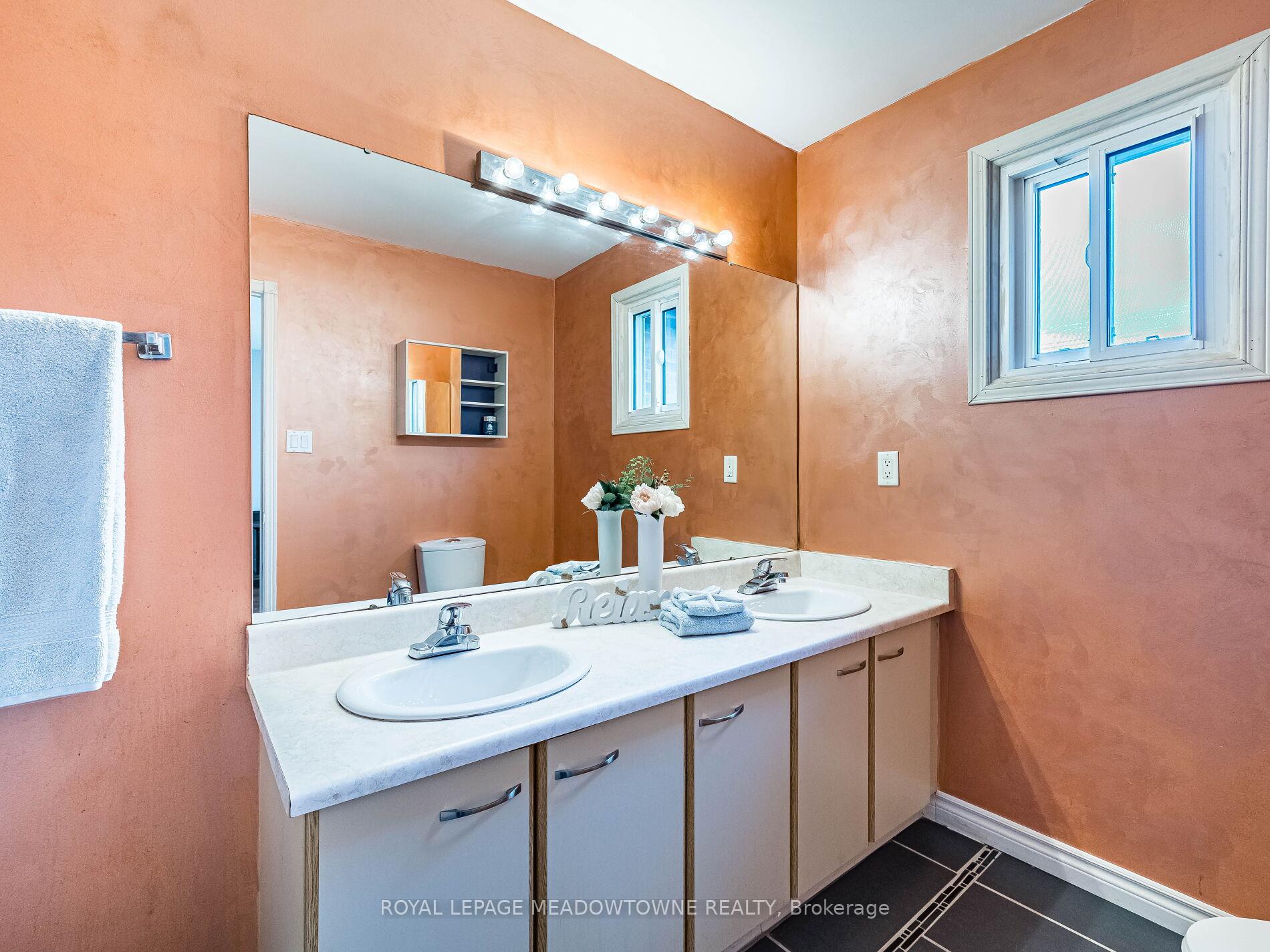 Photo 33 of 40 Lord Simcoe Drive, Brampton, Westgate — HOMEH
