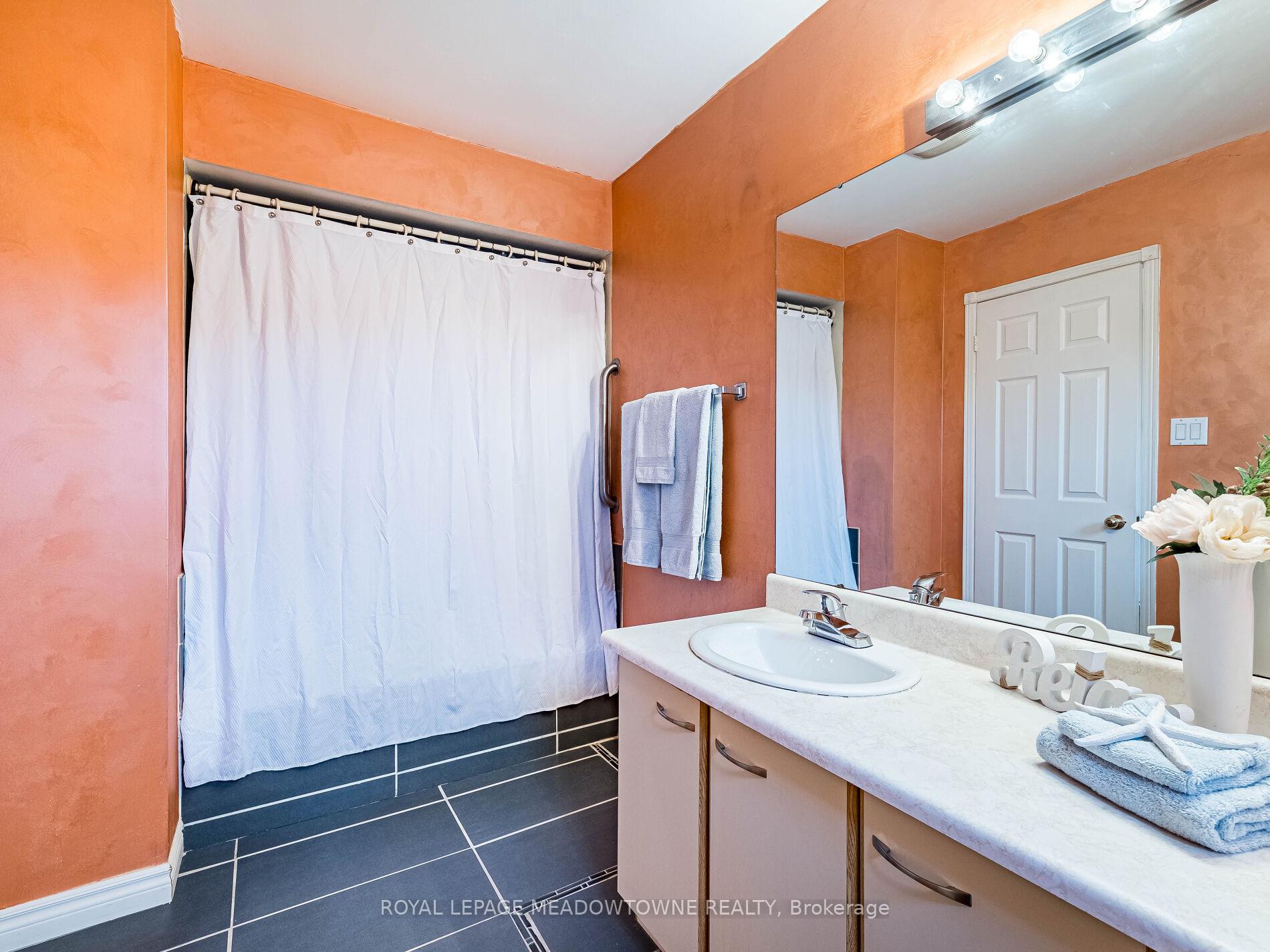 Photo 34 of 40 Lord Simcoe Drive, Brampton, Westgate — HOMEH