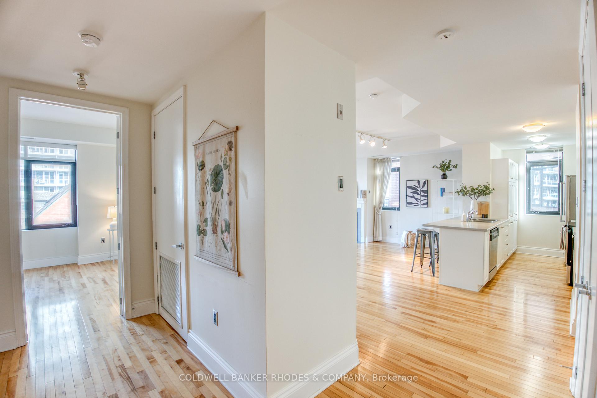 Photo 4 of Unit 402, 374 Cooper Street, Ottawa, Ottawa Centre — HOMEH