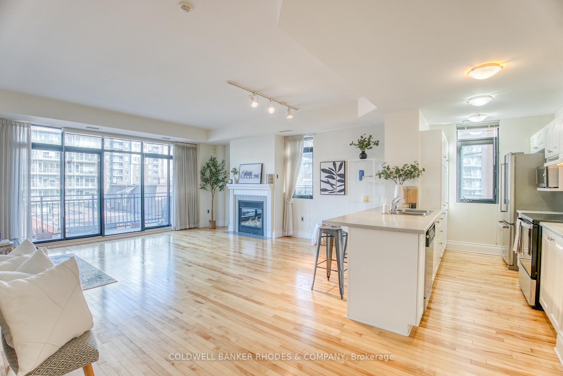 Photo 5 of Unit 402, 374 Cooper Street, Ottawa, Ottawa Centre — HOMEH