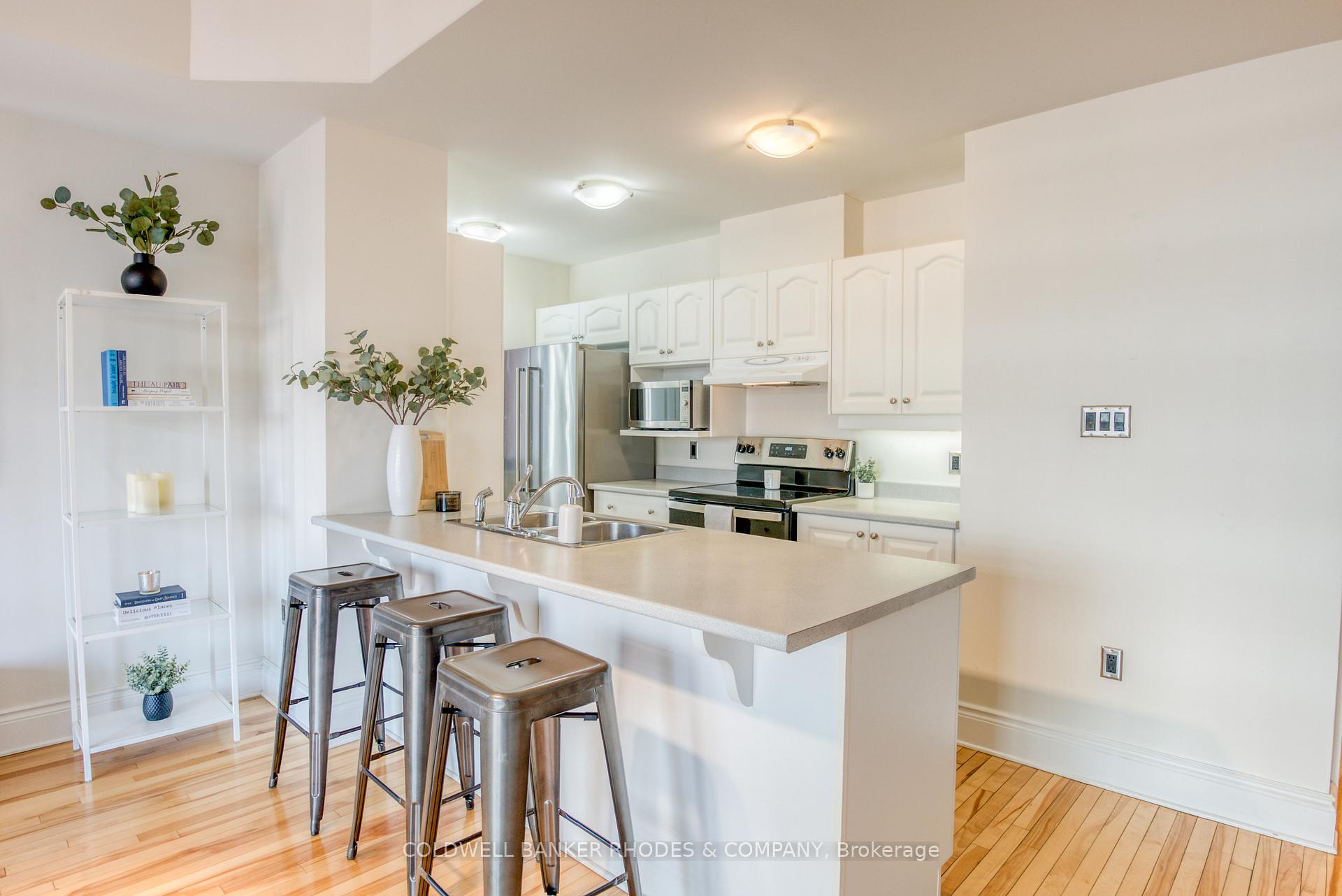 Photo 7 of Unit 402, 374 Cooper Street, Ottawa, Ottawa Centre — HOMEH