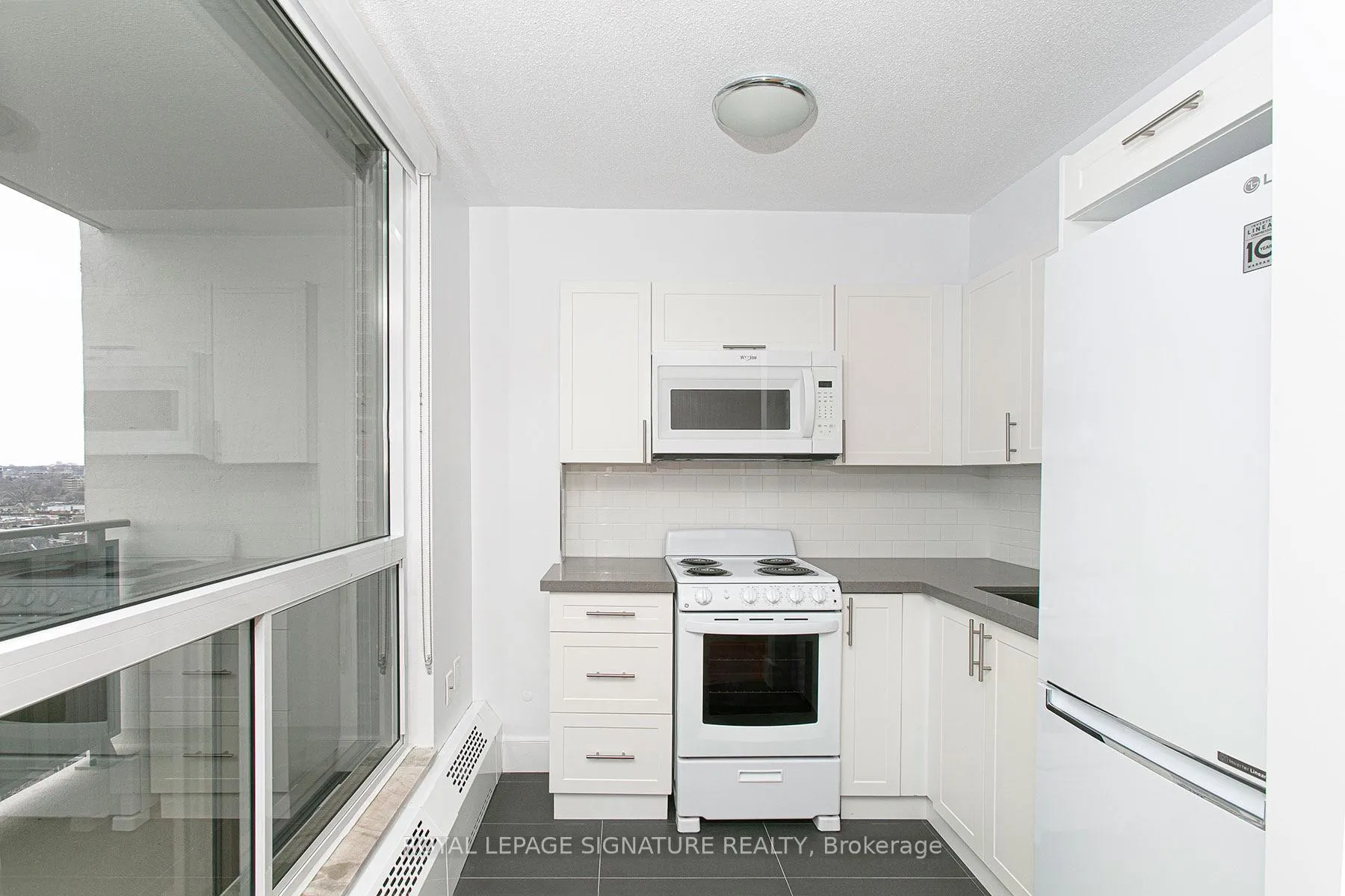 Photo 2 of Unit 2102, 666 Spadina Avenue, Toronto, University — HOMEH