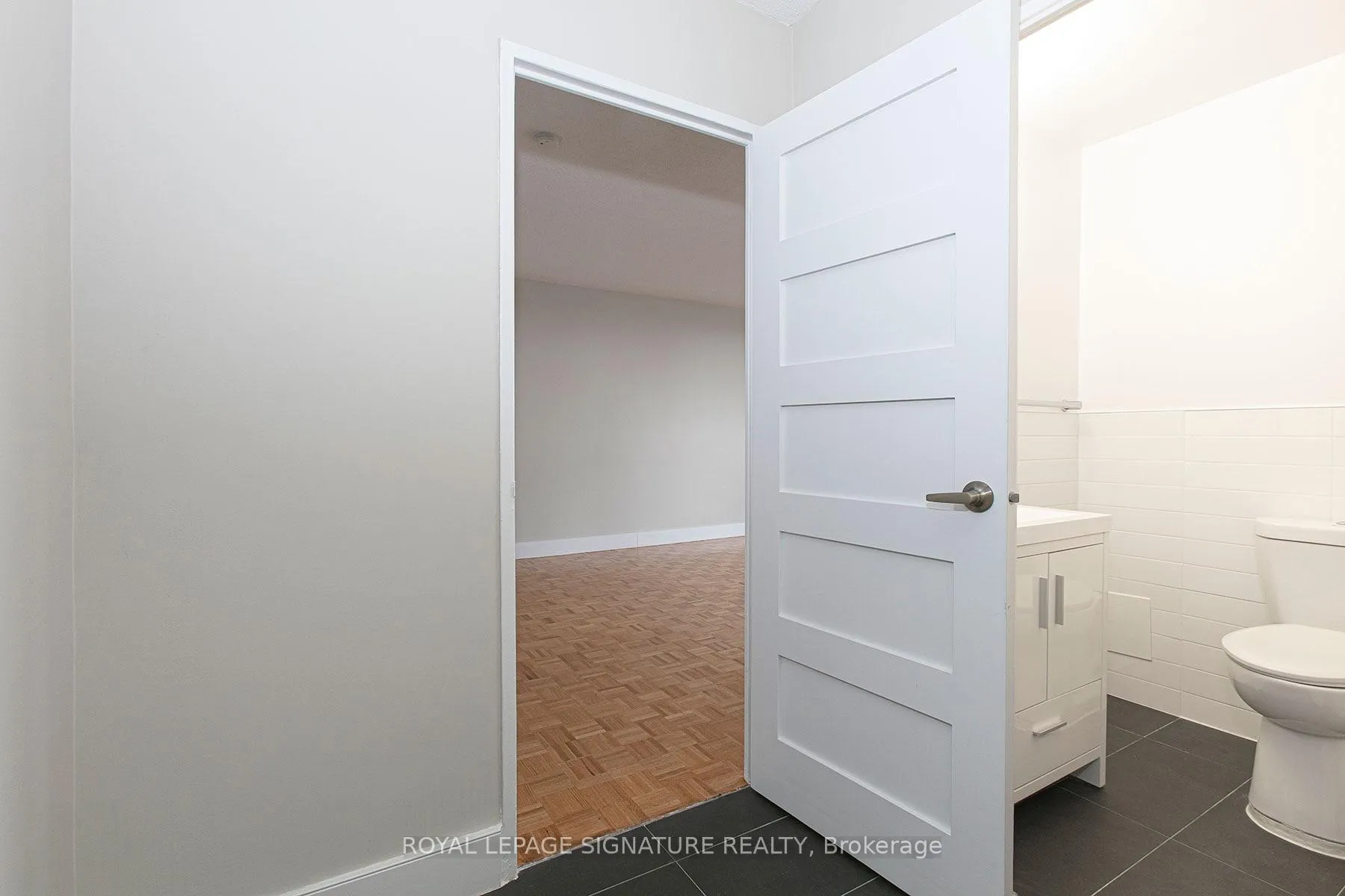 Photo 3 of Unit 2102, 666 Spadina Avenue, Toronto, University — HOMEH